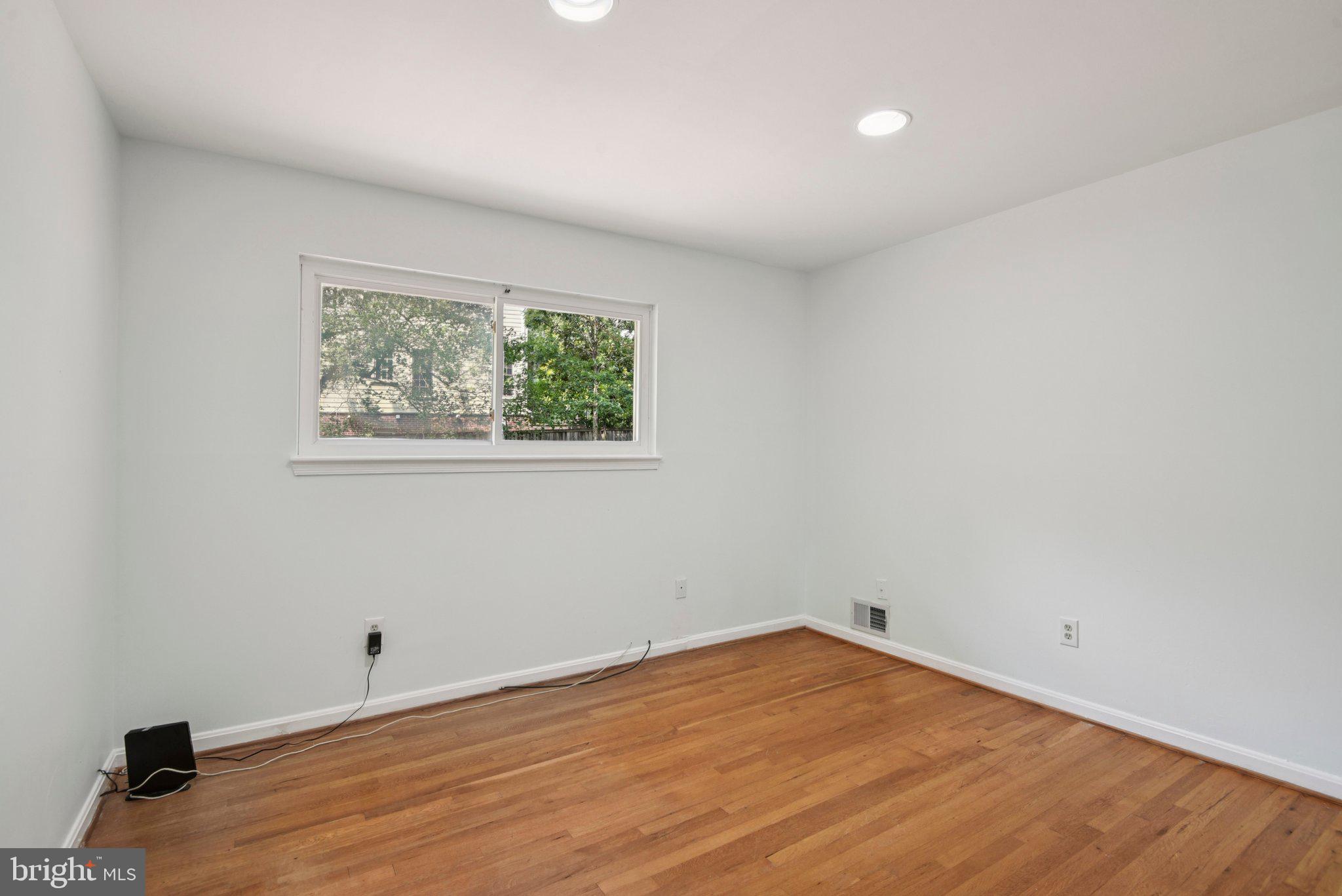 POTOMAC OUTSIDE - Residential