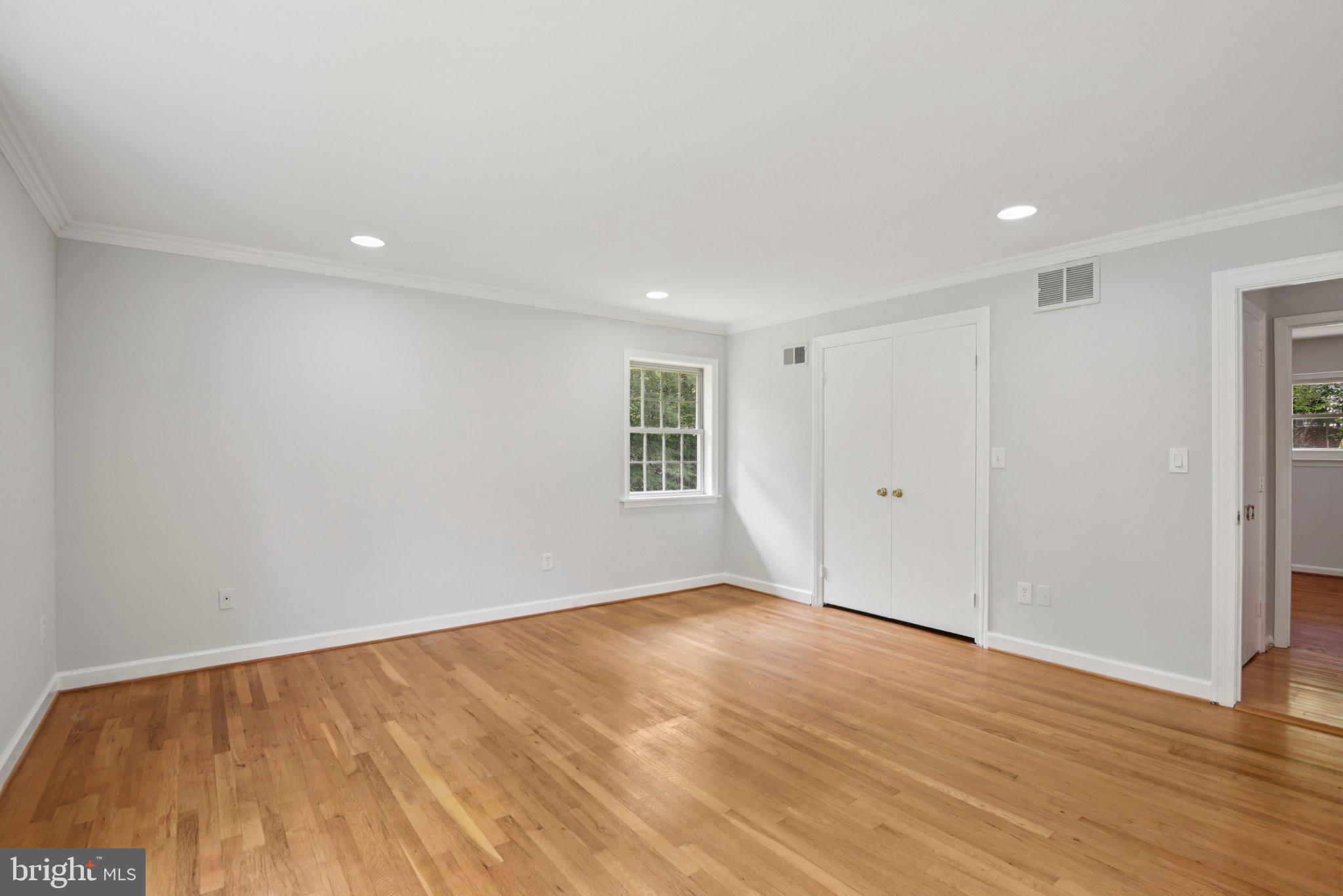 POTOMAC OUTSIDE - Residential