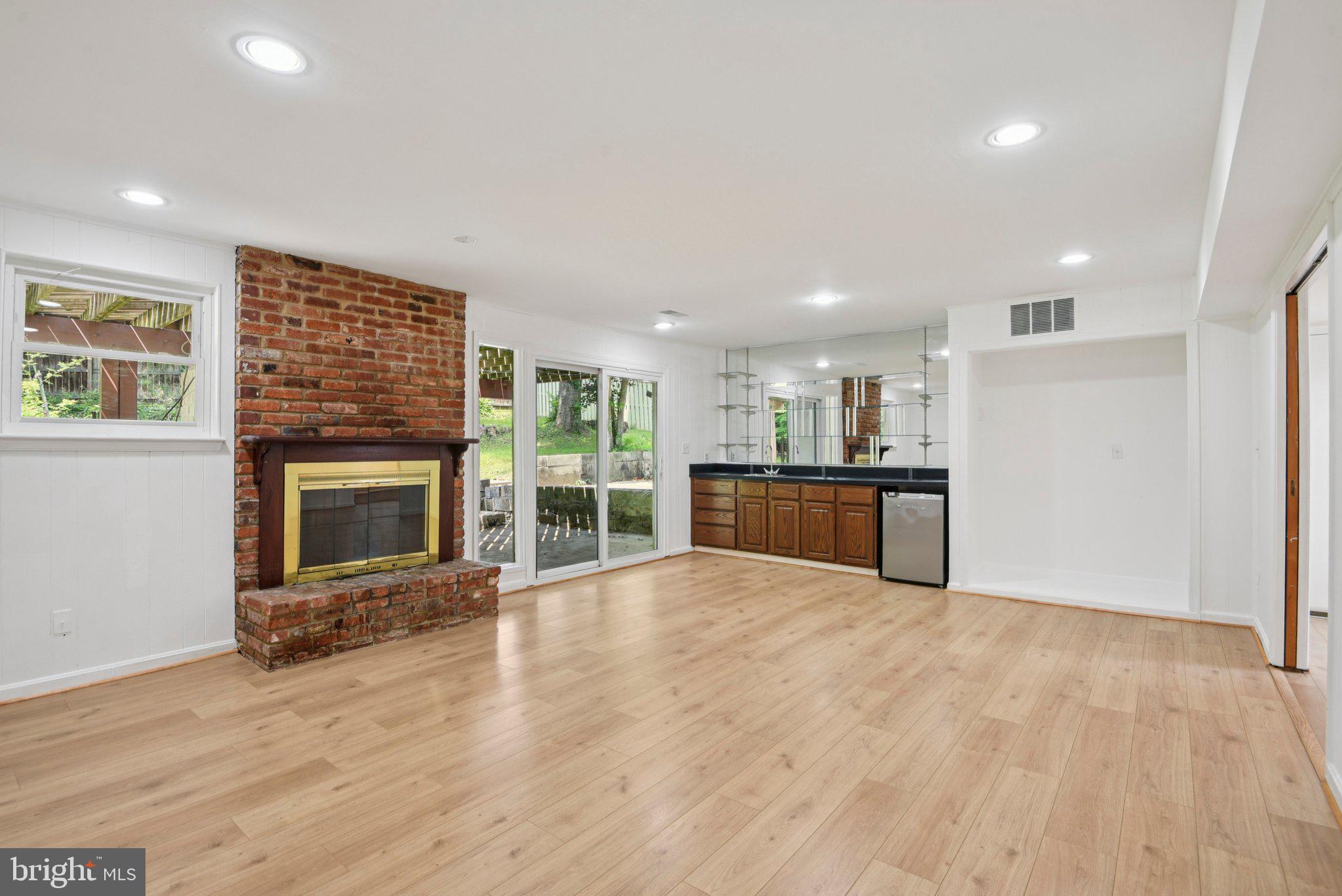 POTOMAC OUTSIDE - Residential