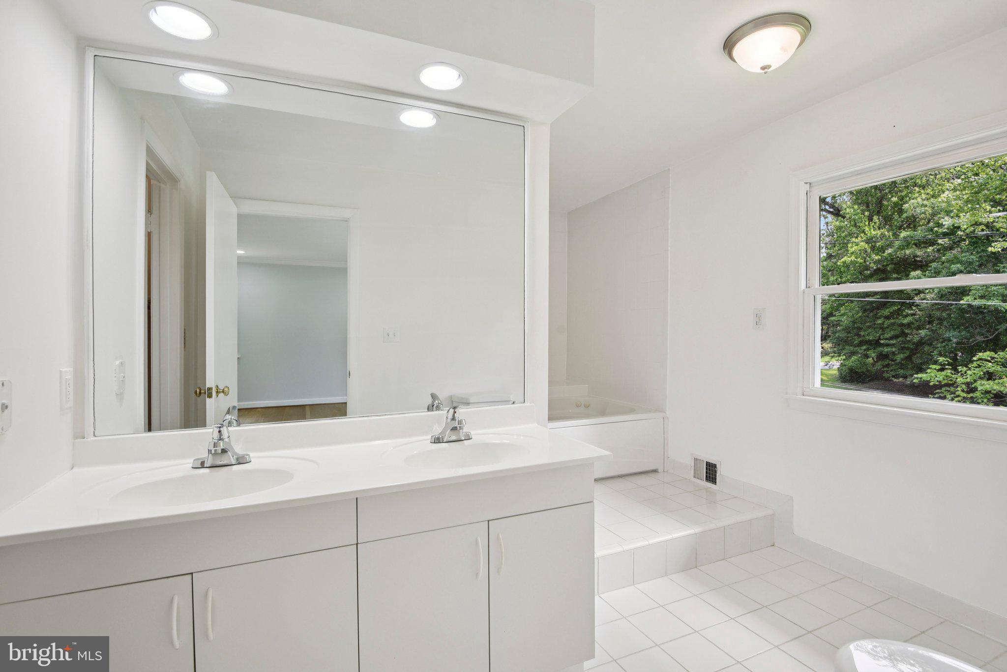 POTOMAC OUTSIDE - Residential