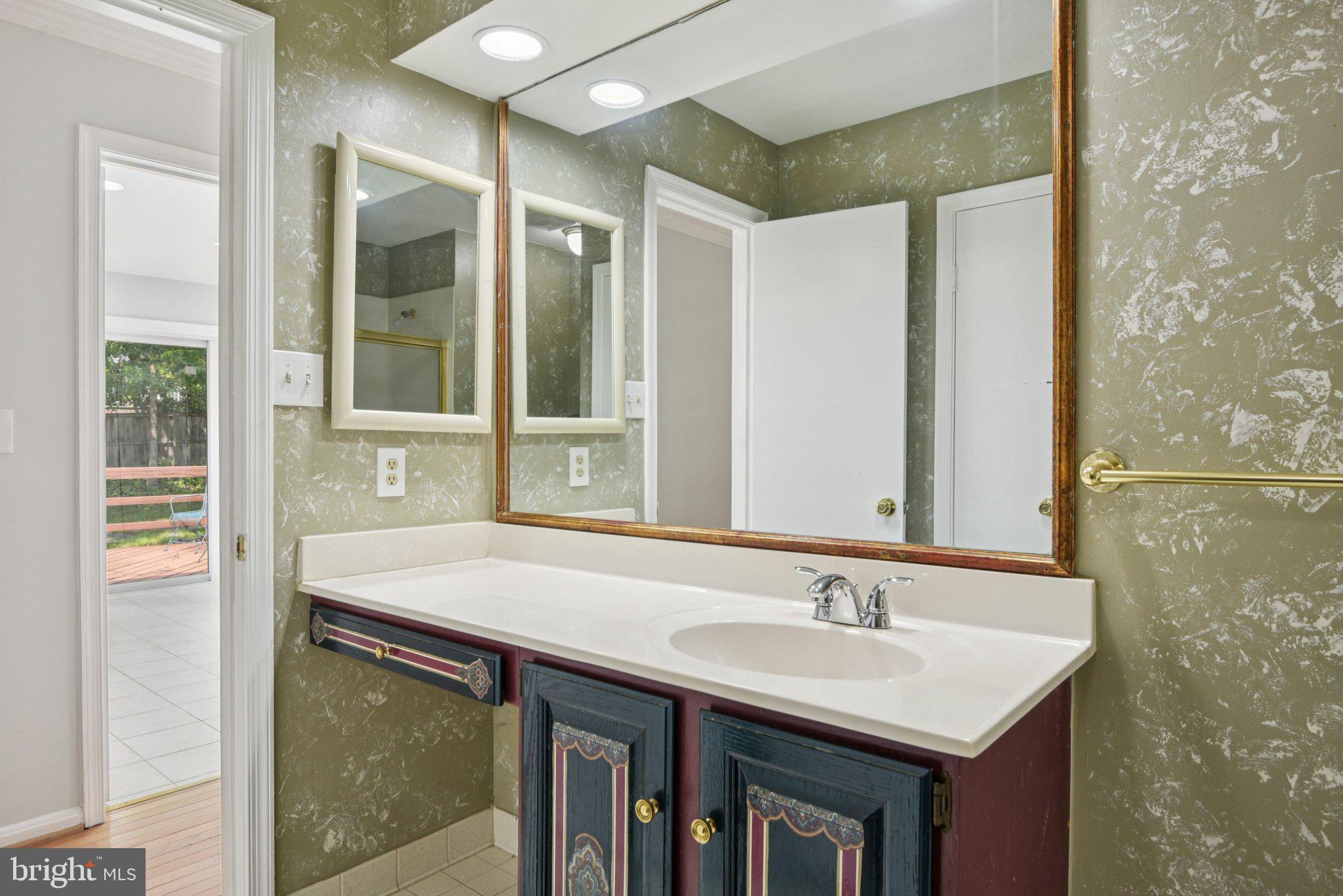 POTOMAC OUTSIDE - Residential