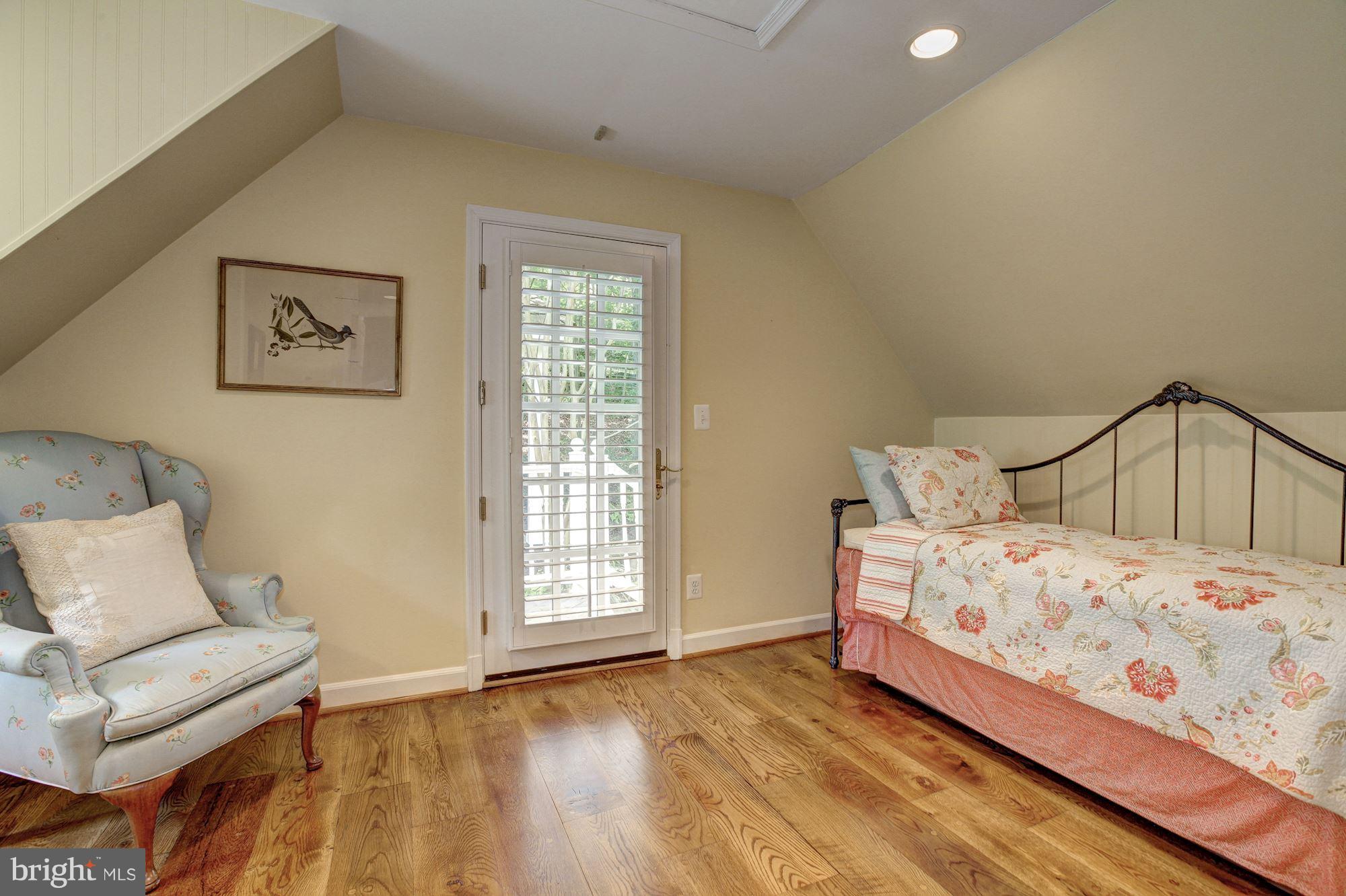 POTOMAC OUTSIDE - Residential