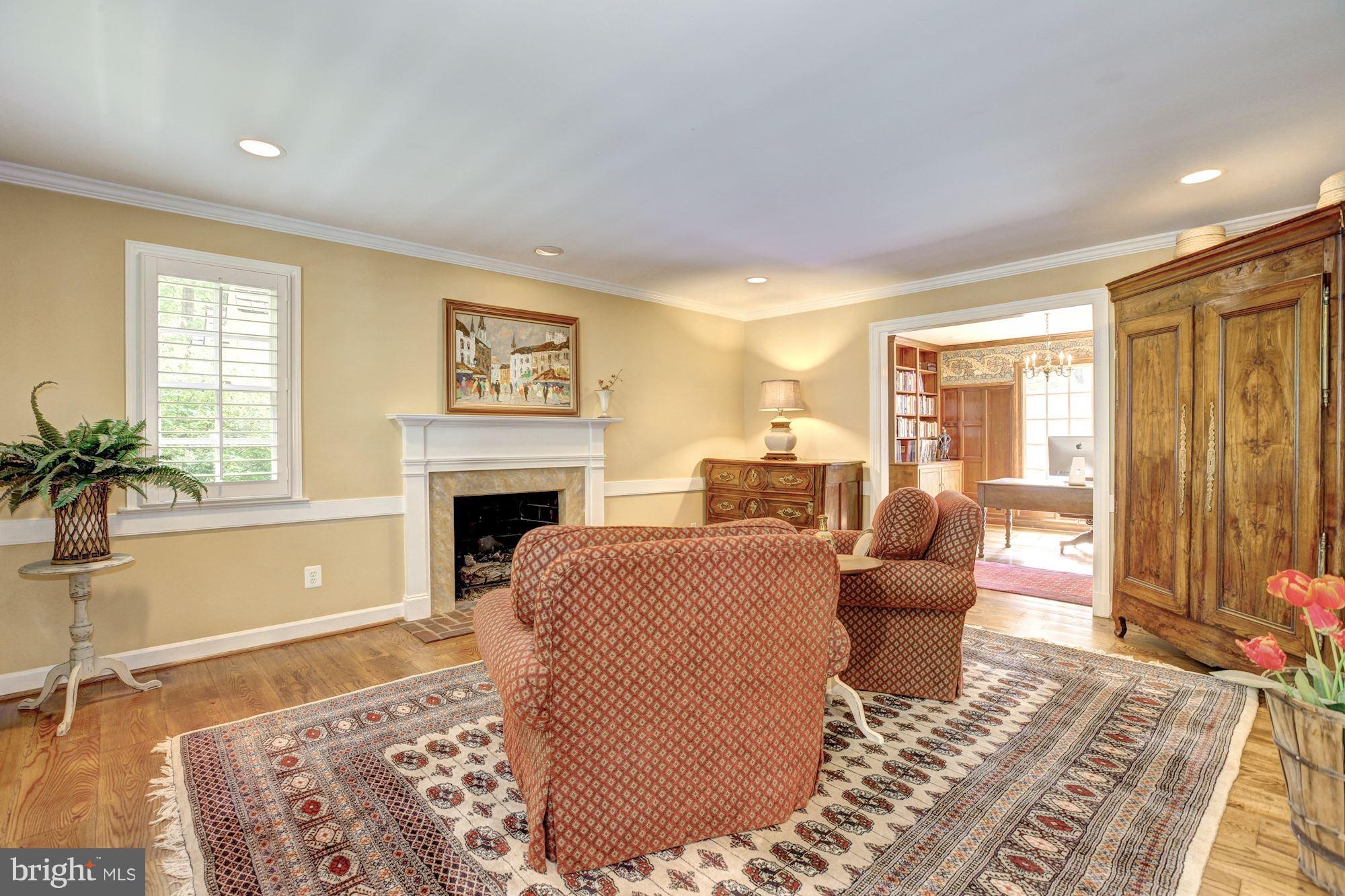 POTOMAC OUTSIDE - Residential