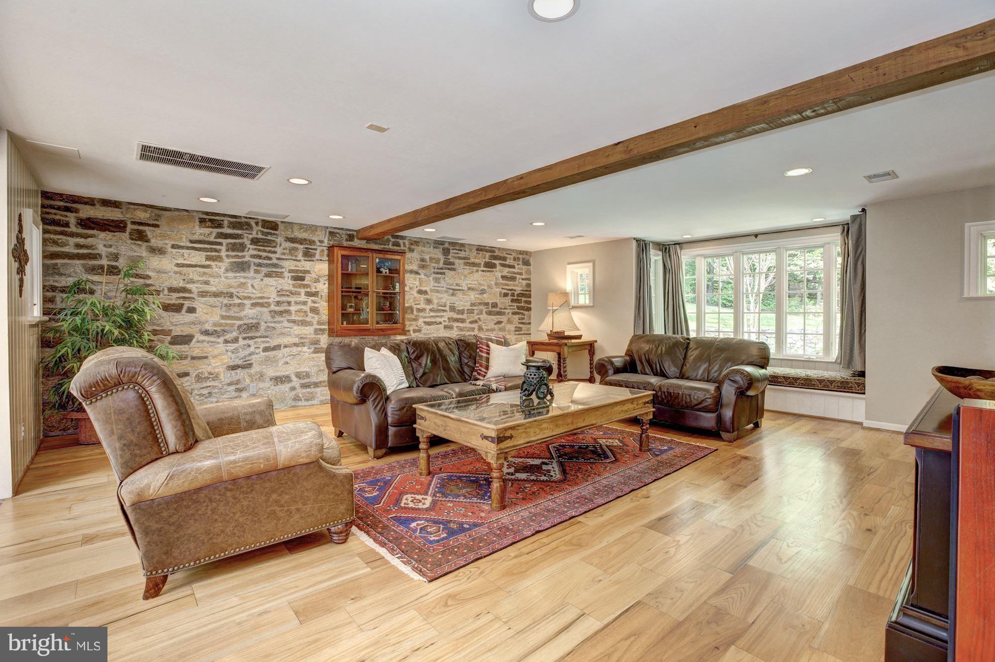 POTOMAC OUTSIDE - Residential