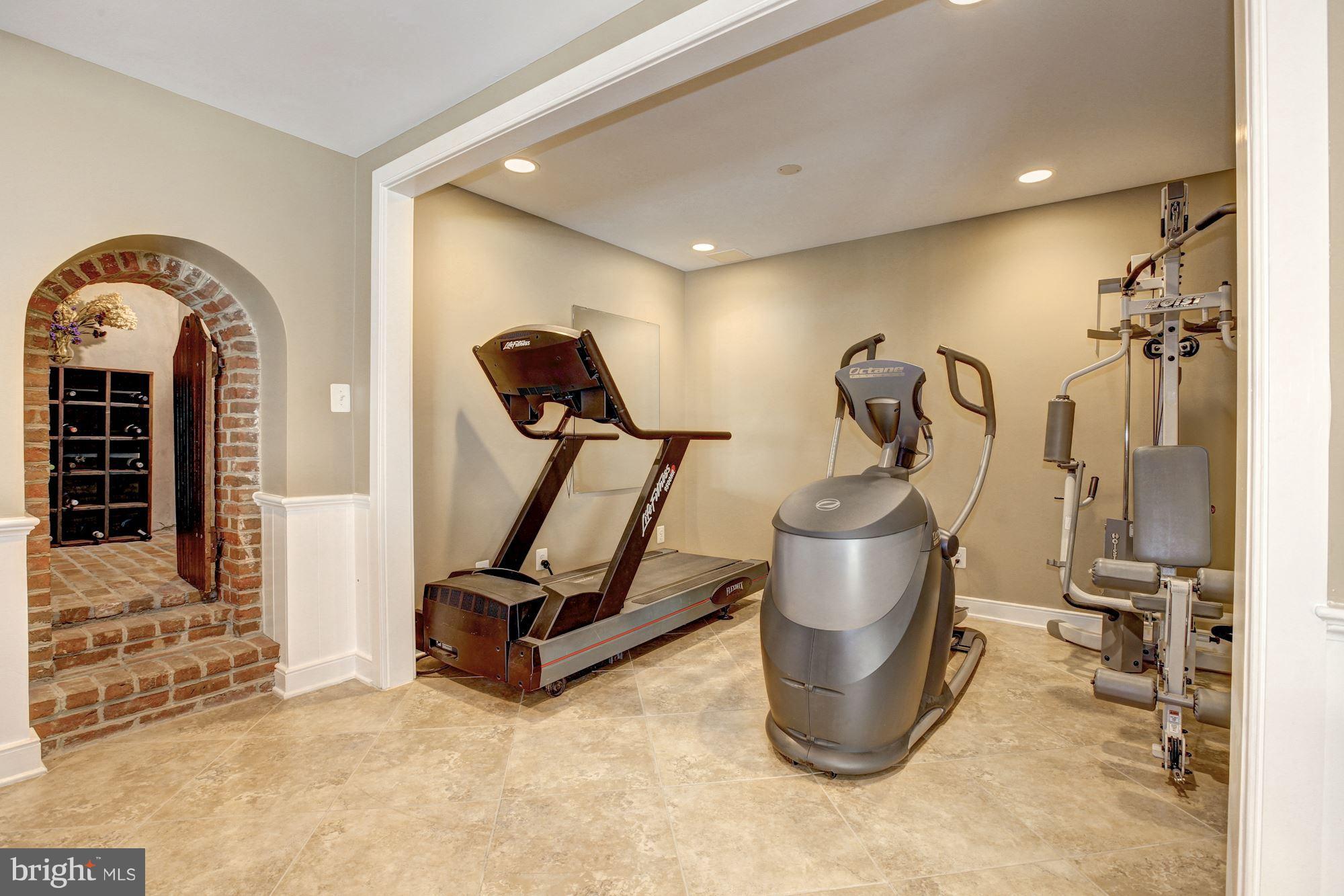 POTOMAC OUTSIDE - Residential