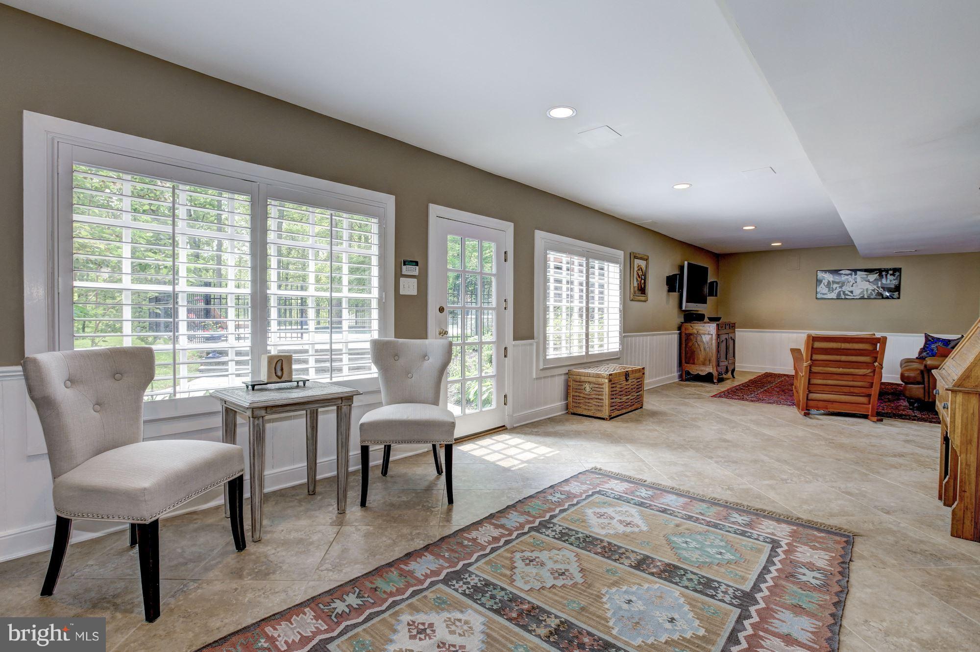 POTOMAC OUTSIDE - Residential