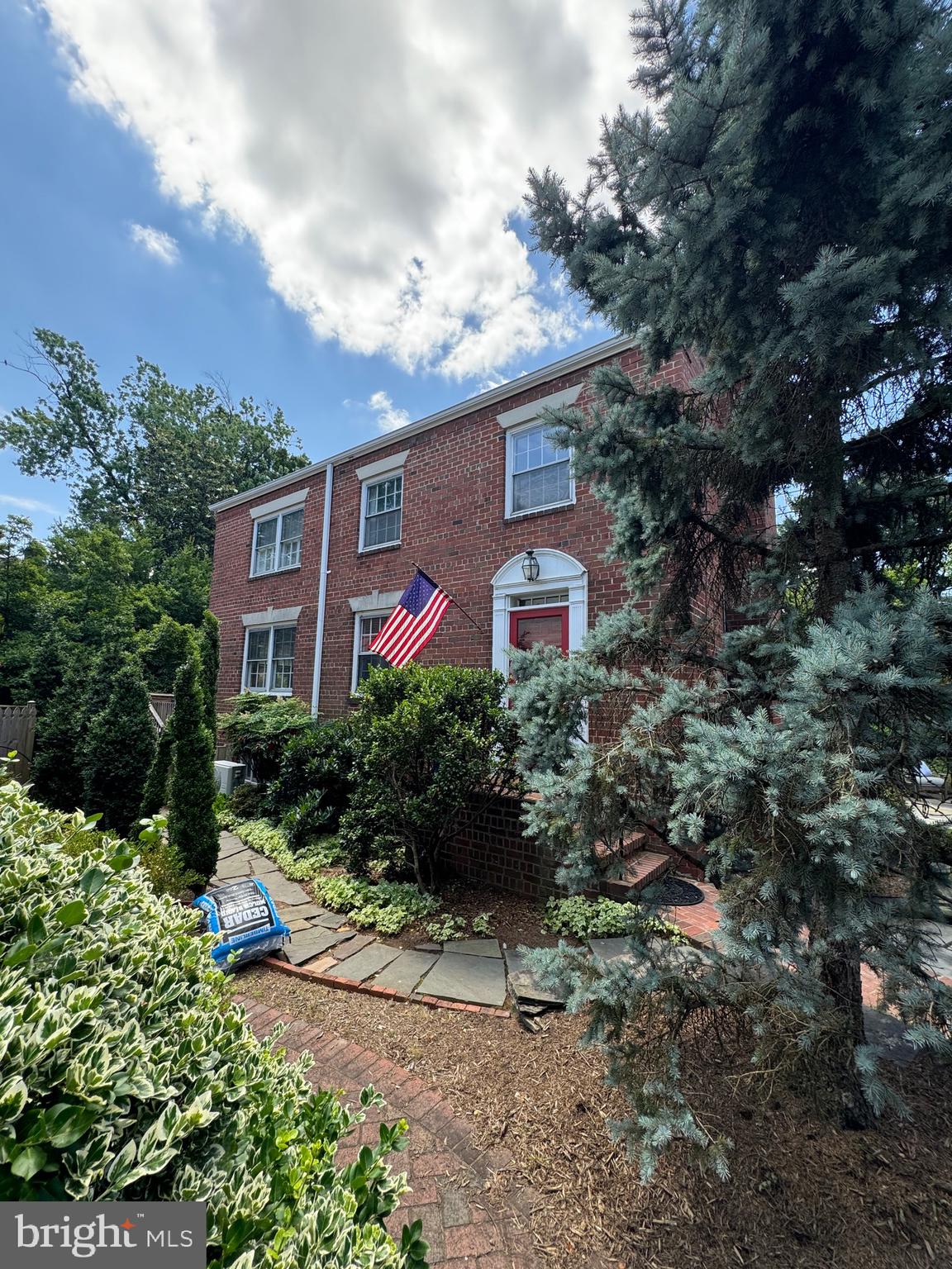 YATES GARDENS - Residential Lease