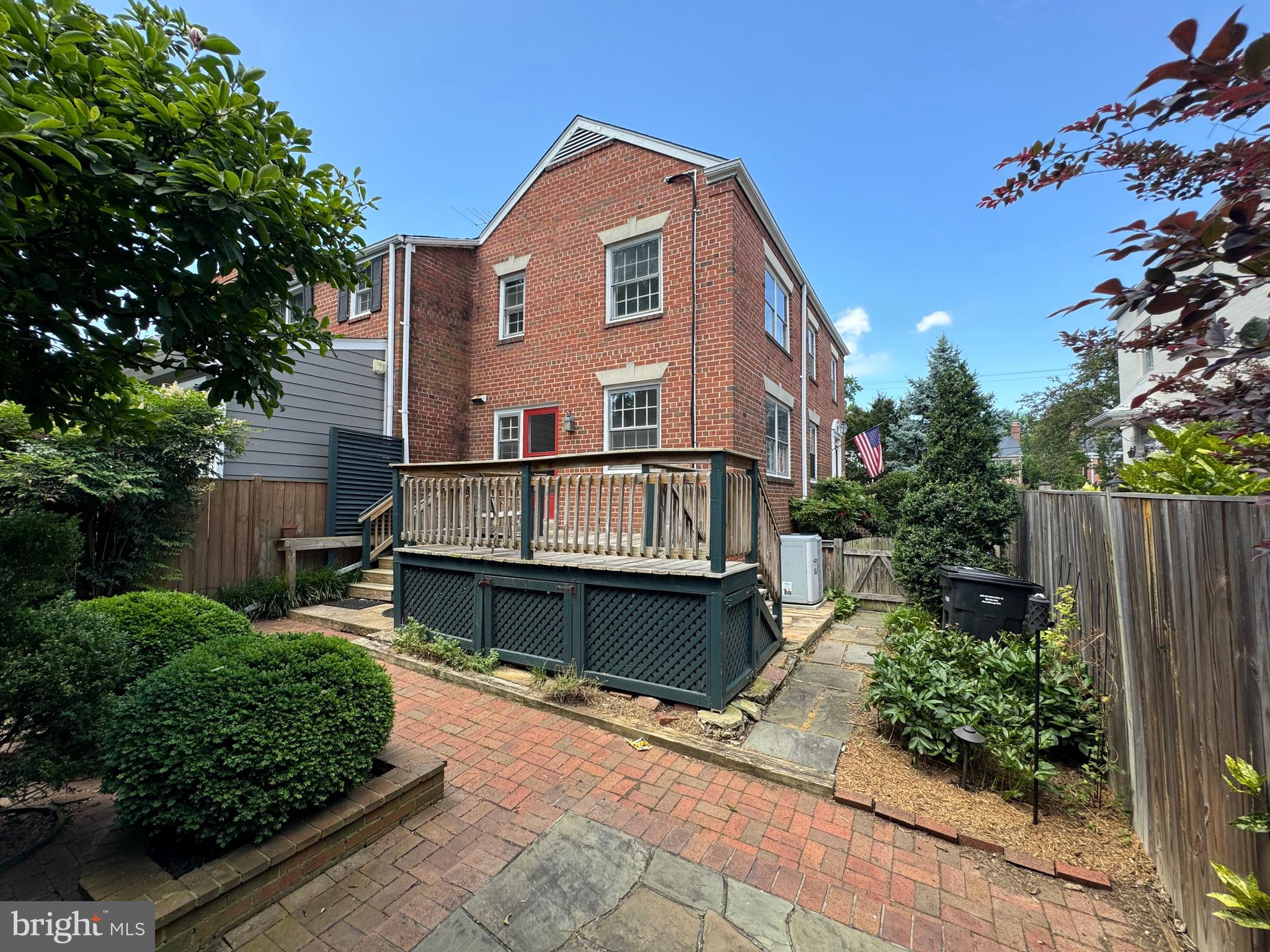 YATES GARDENS - Residential Lease