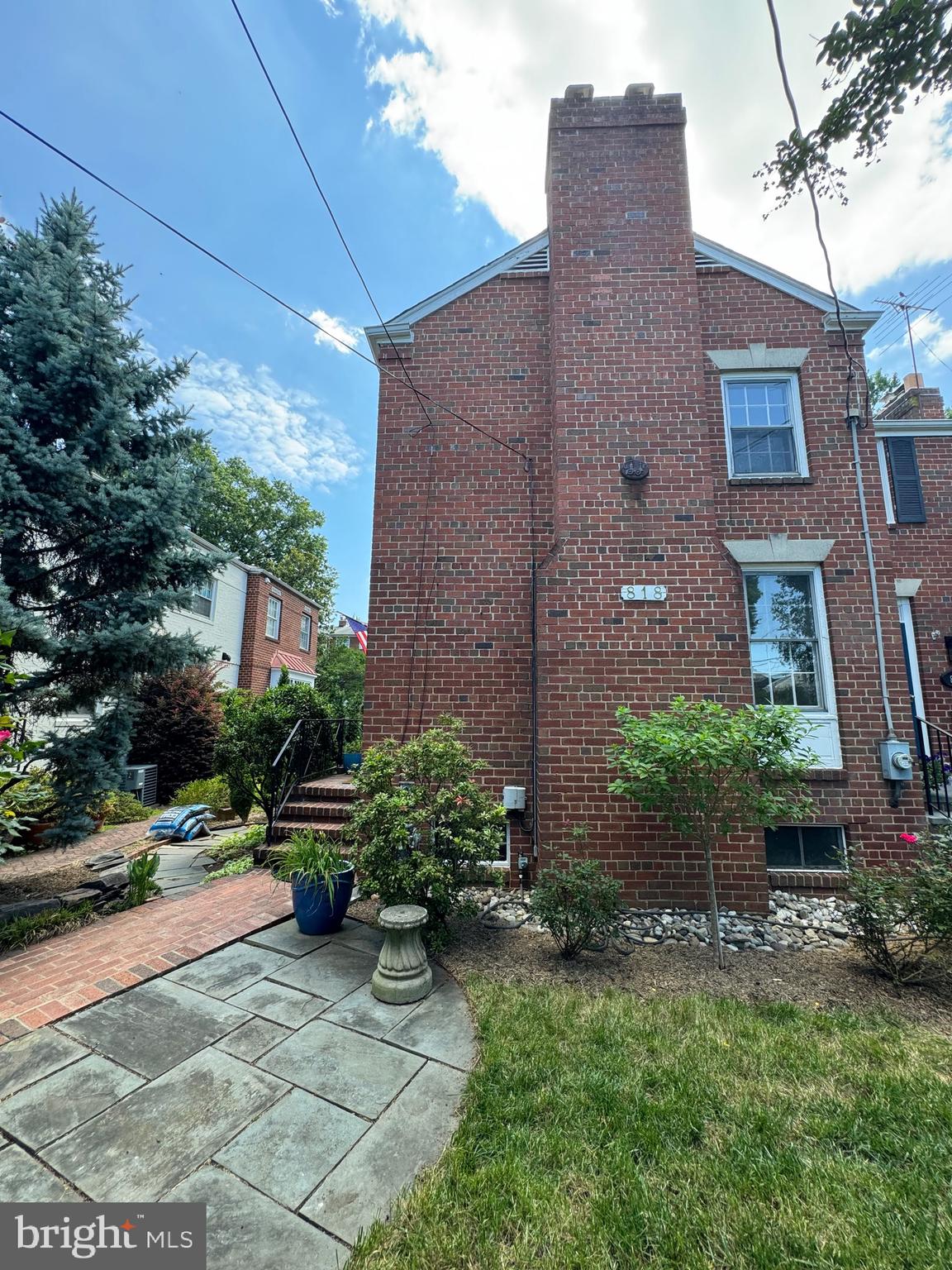 YATES GARDENS - Residential Lease