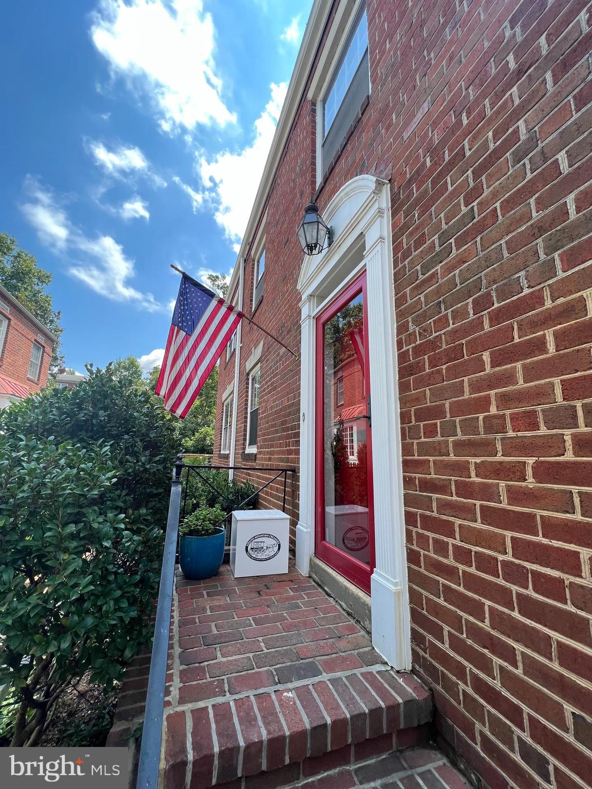 YATES GARDENS - Residential Lease