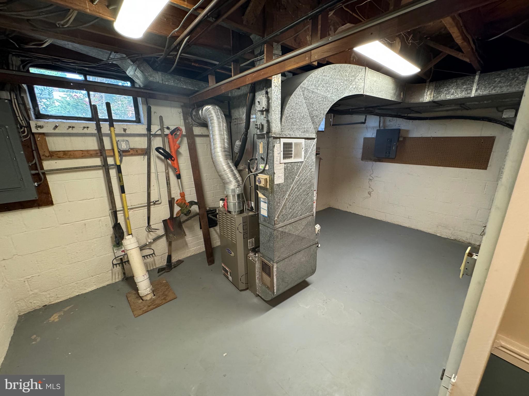 YATES GARDENS - Residential Lease