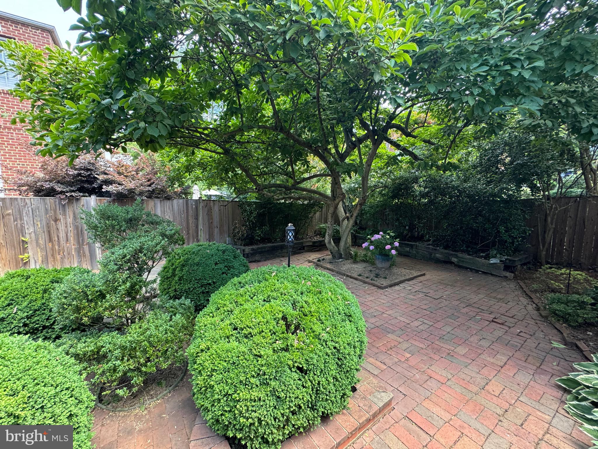 YATES GARDENS - Residential Lease