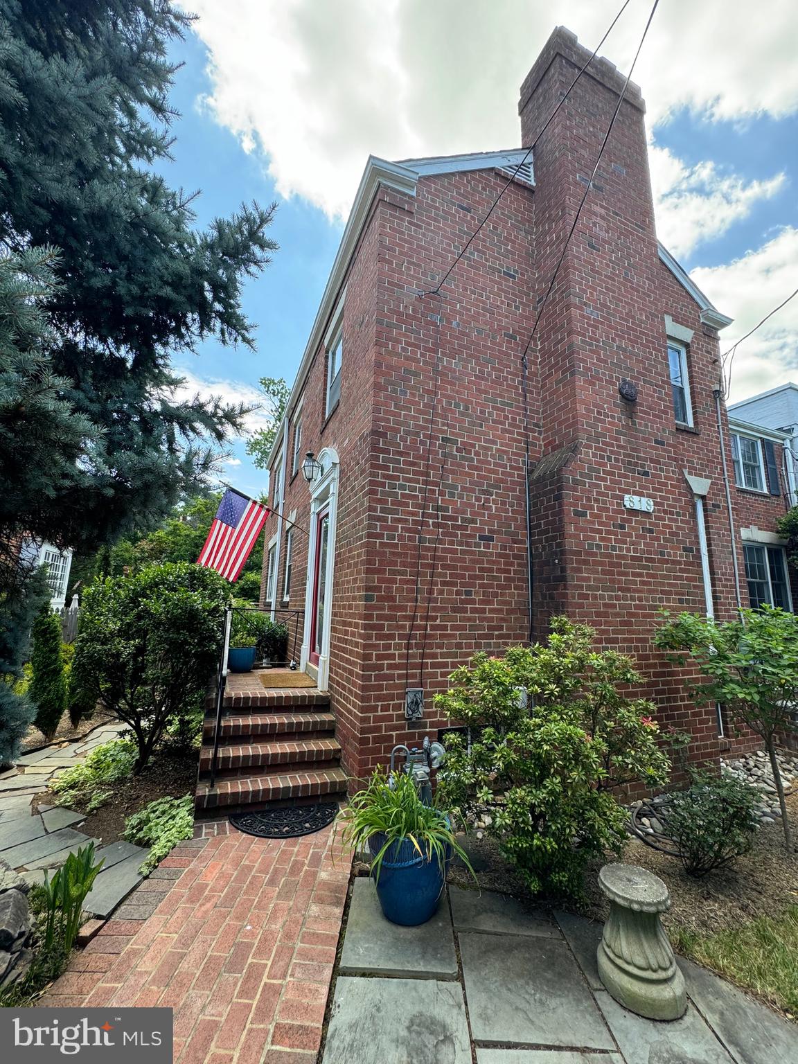 YATES GARDENS - Residential Lease