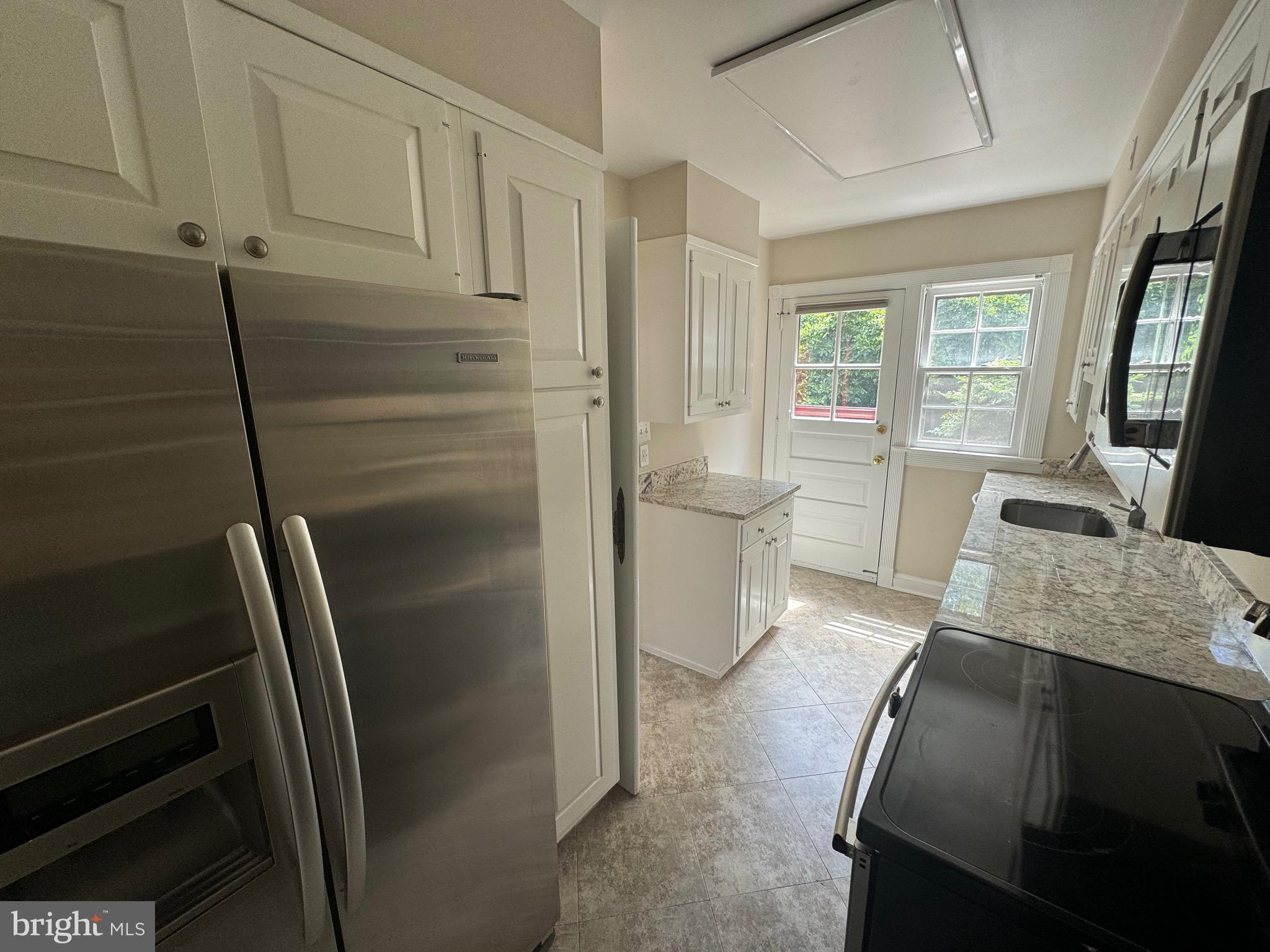 YATES GARDENS - Residential Lease