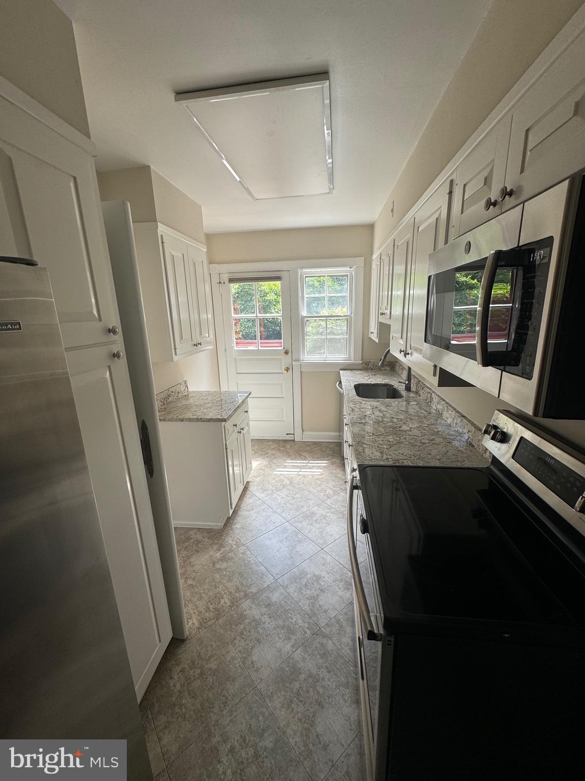 YATES GARDENS - Residential Lease