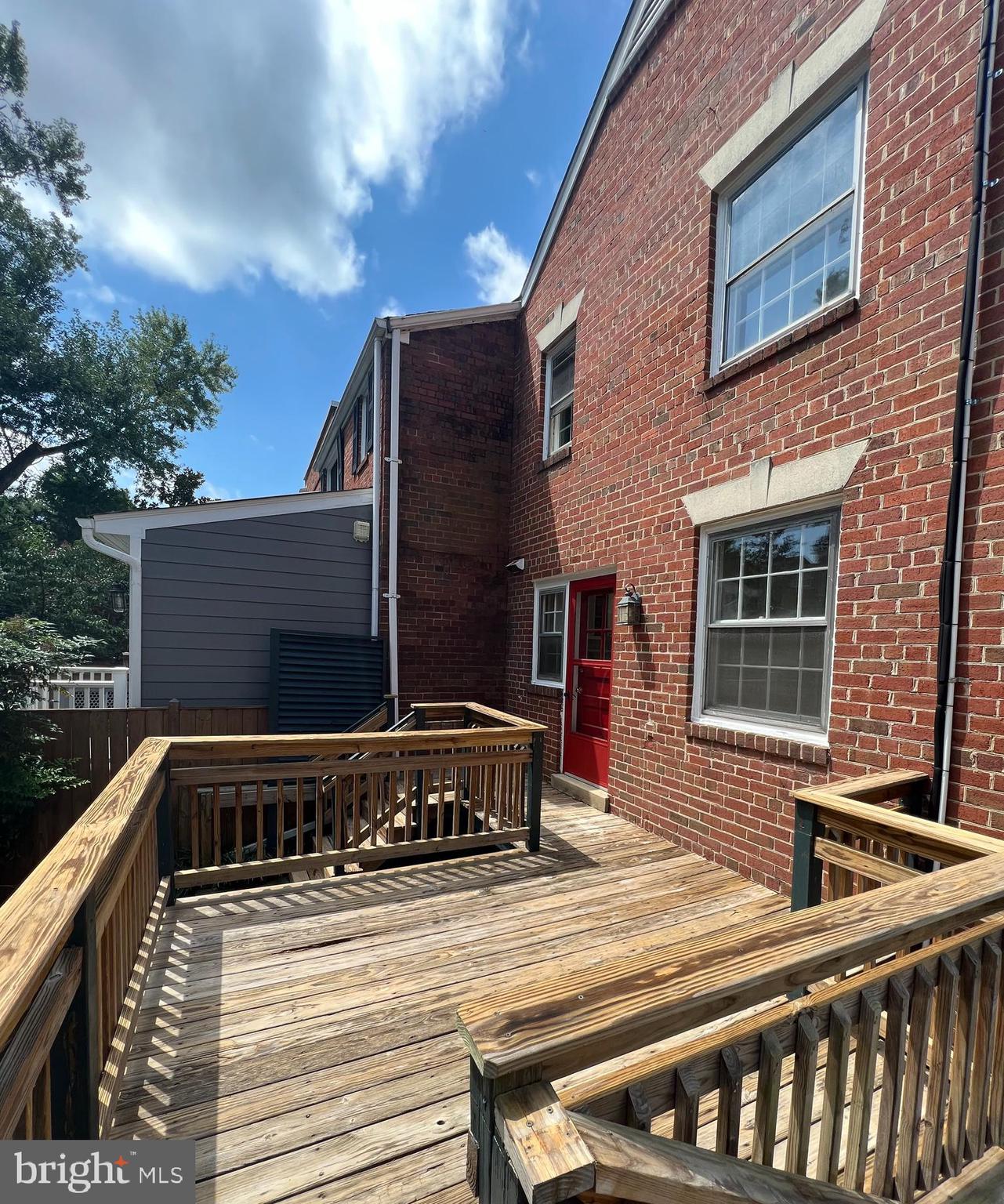 YATES GARDENS - Residential Lease