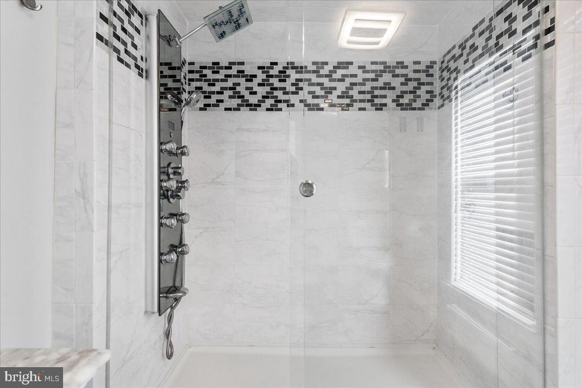 LANDSDOWNE - Residential