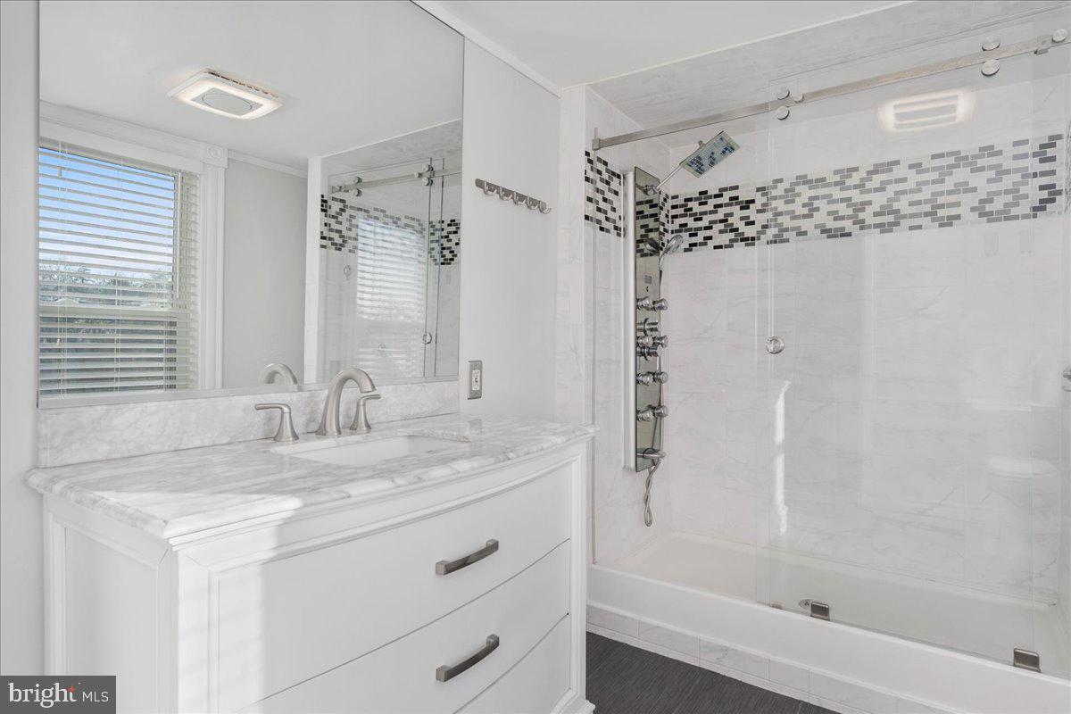 LANDSDOWNE - Residential