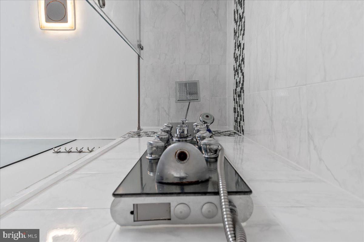 LANDSDOWNE - Residential