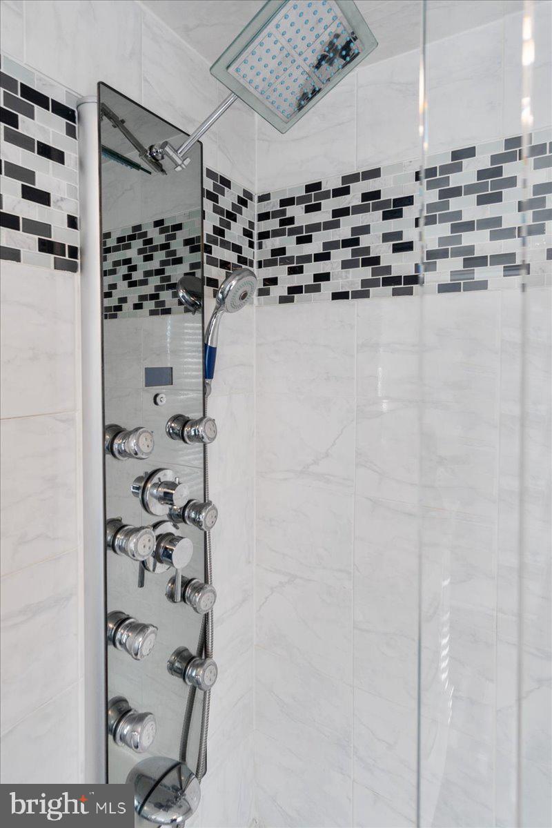 LANDSDOWNE - Residential