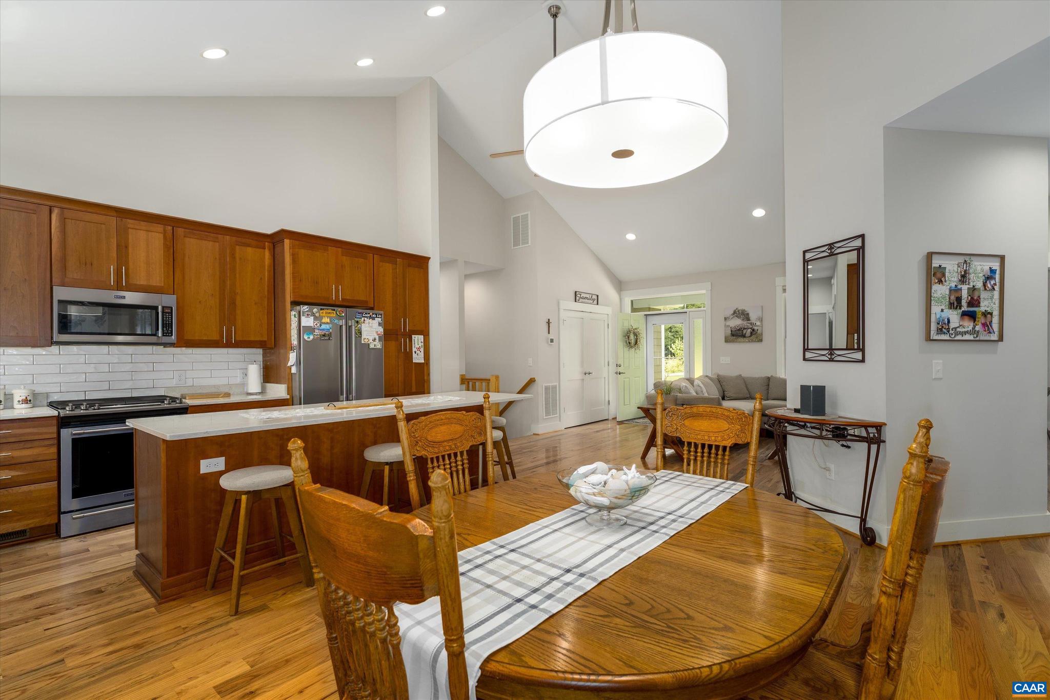 CEDAR LAKE - Residential