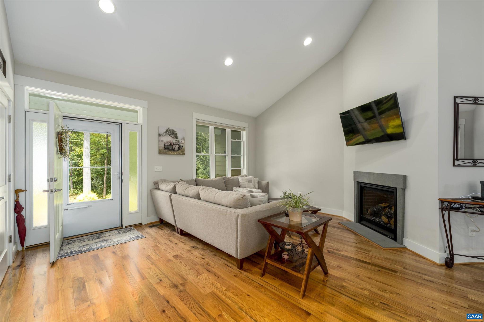 CEDAR LAKE - Residential