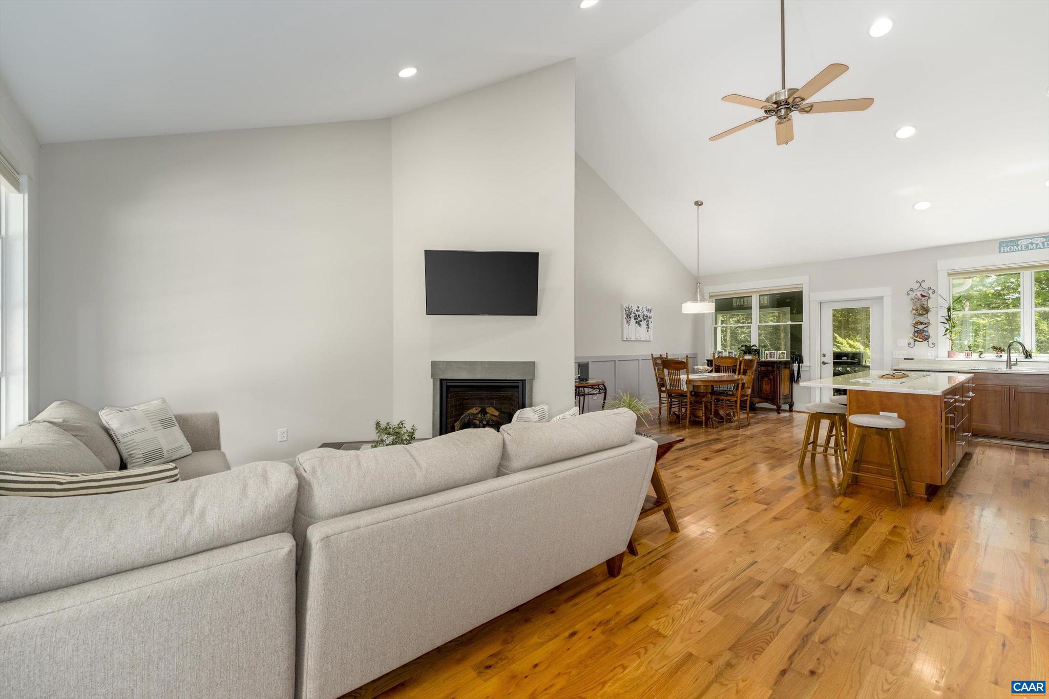 CEDAR LAKE - Residential