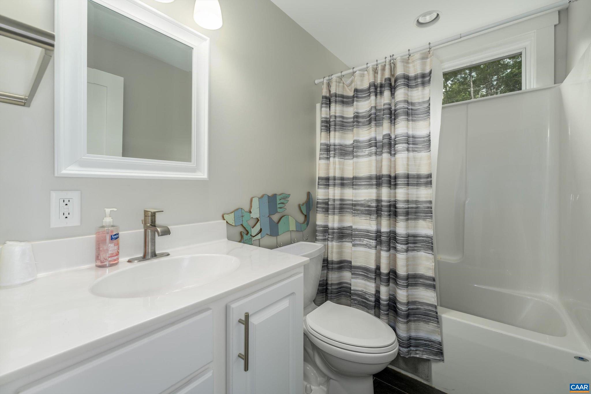 CEDAR LAKE - Residential