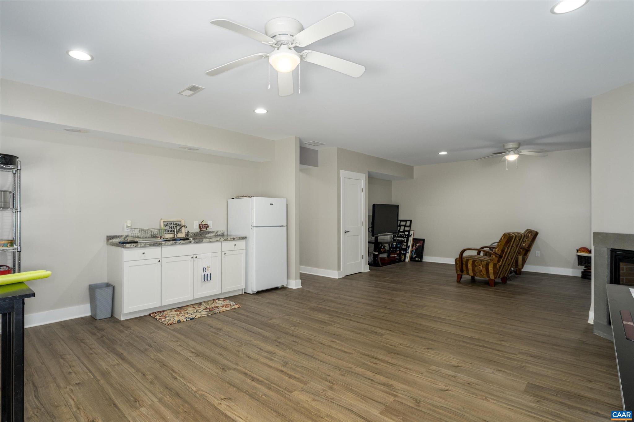 CEDAR LAKE - Residential