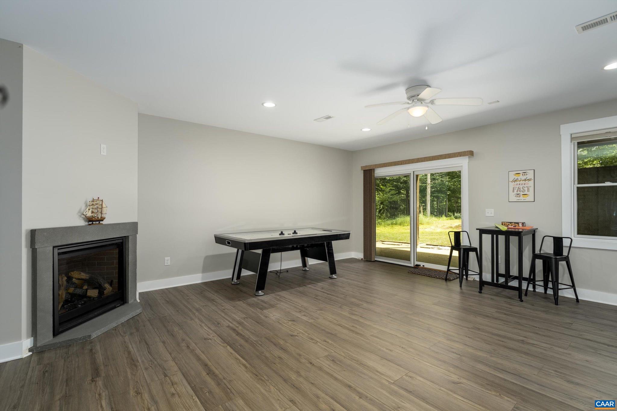 CEDAR LAKE - Residential