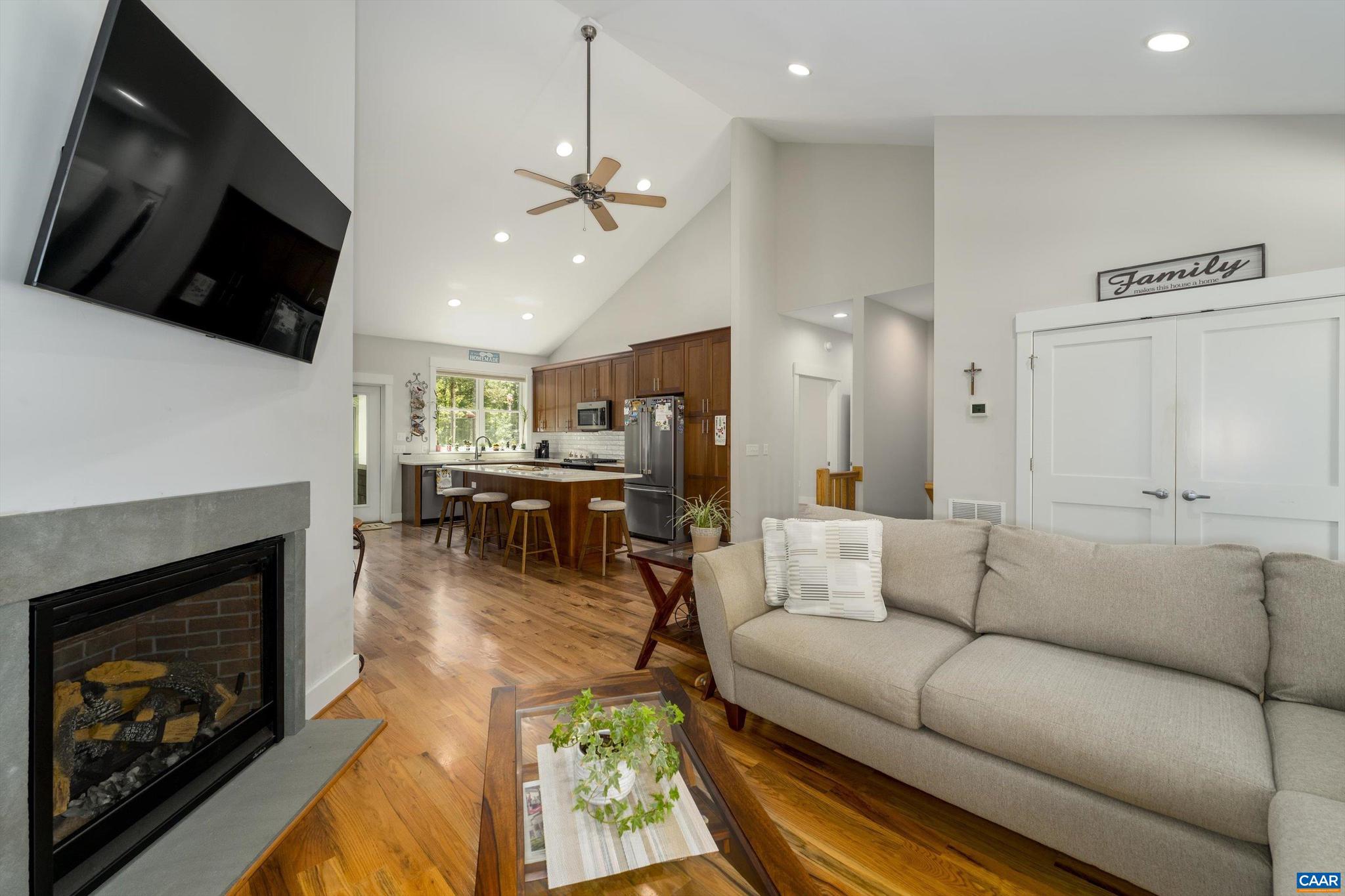 CEDAR LAKE - Residential