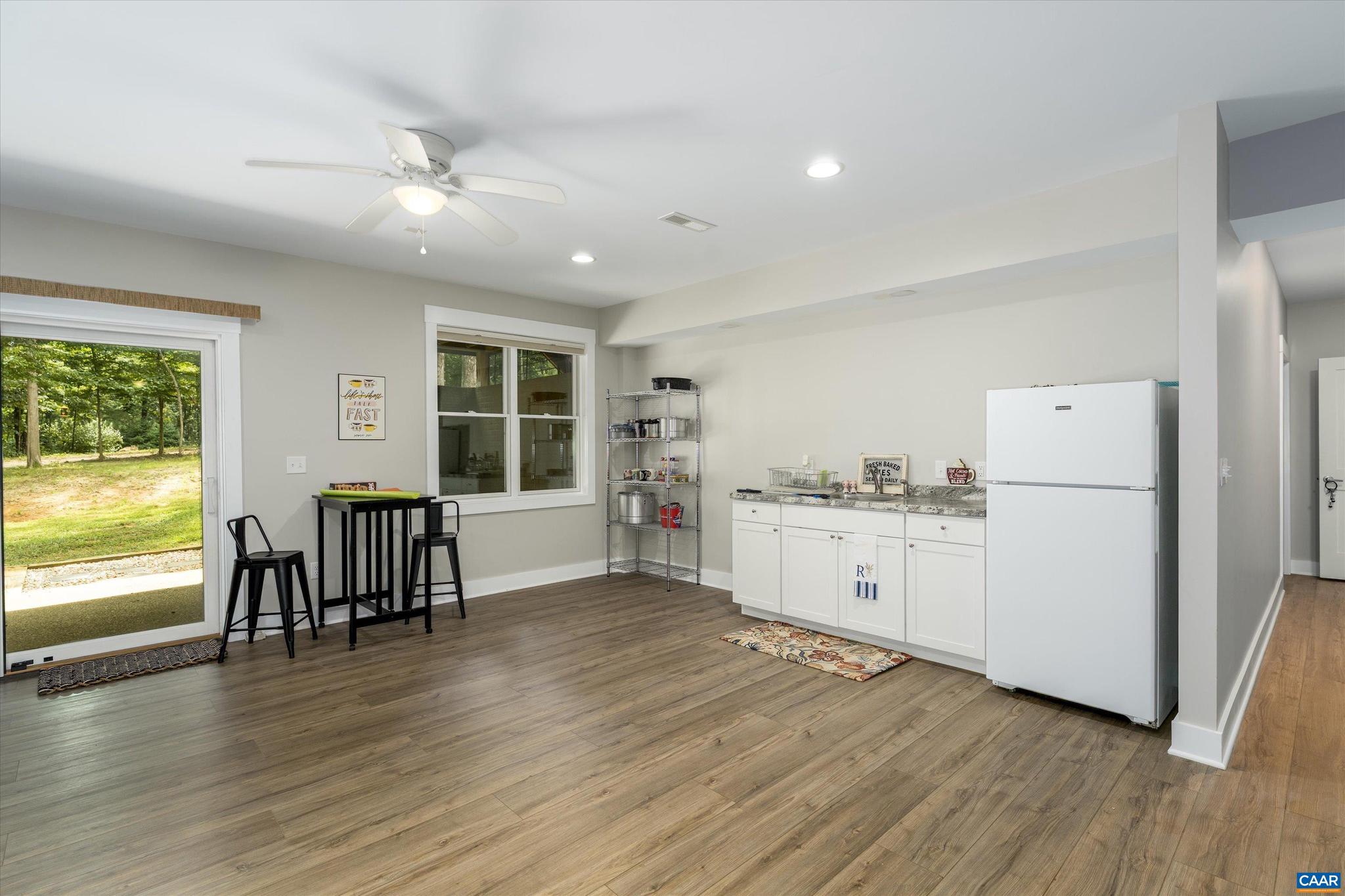 CEDAR LAKE - Residential