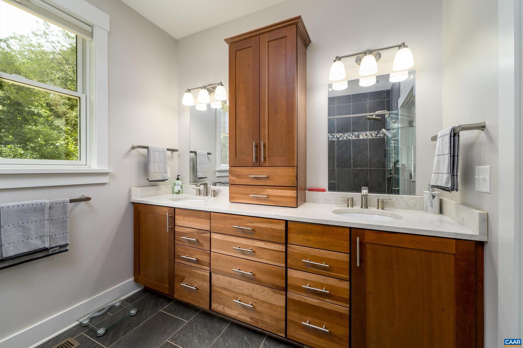 CEDAR LAKE - Residential