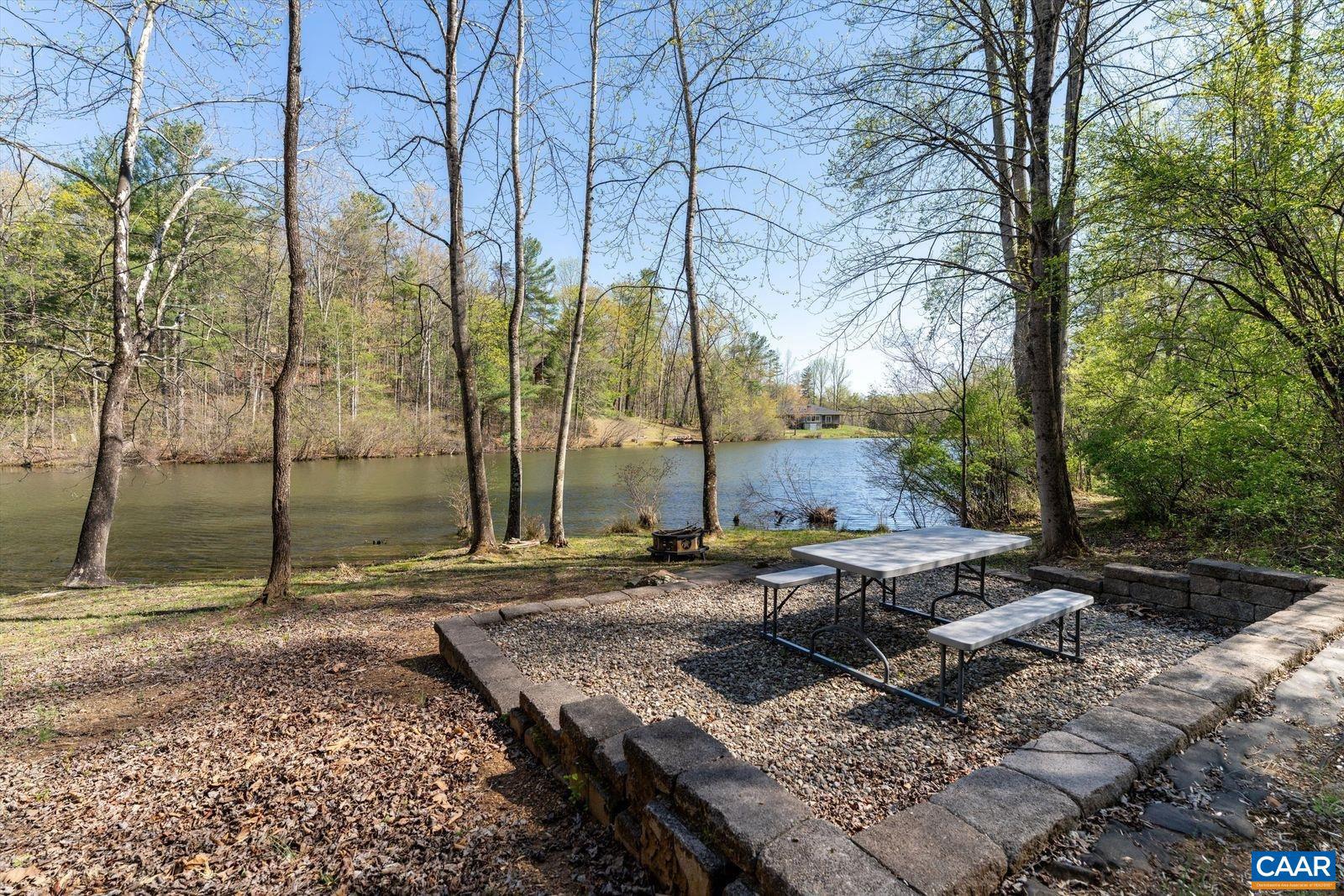 CEDAR LAKE - Residential