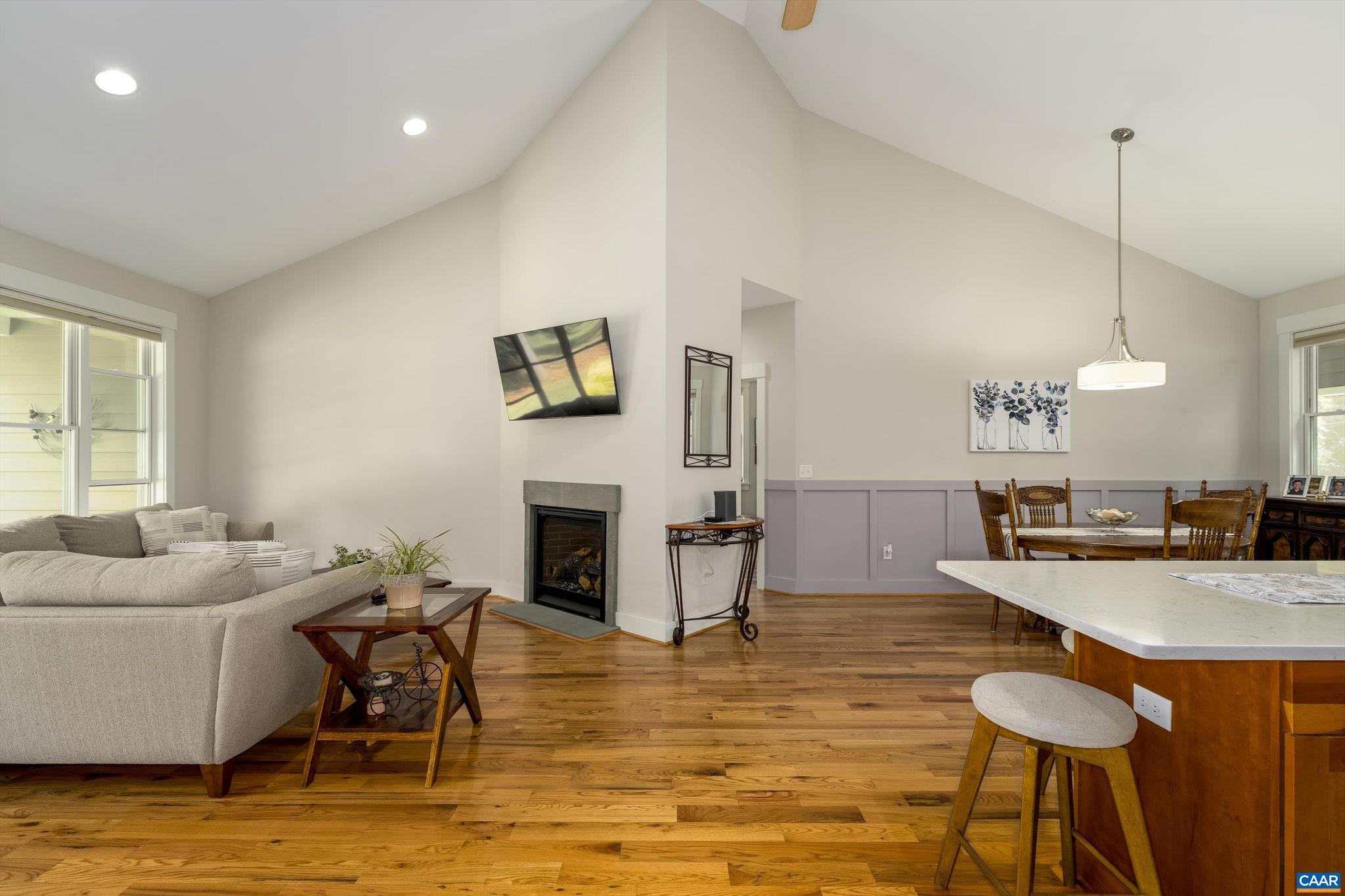 CEDAR LAKE - Residential