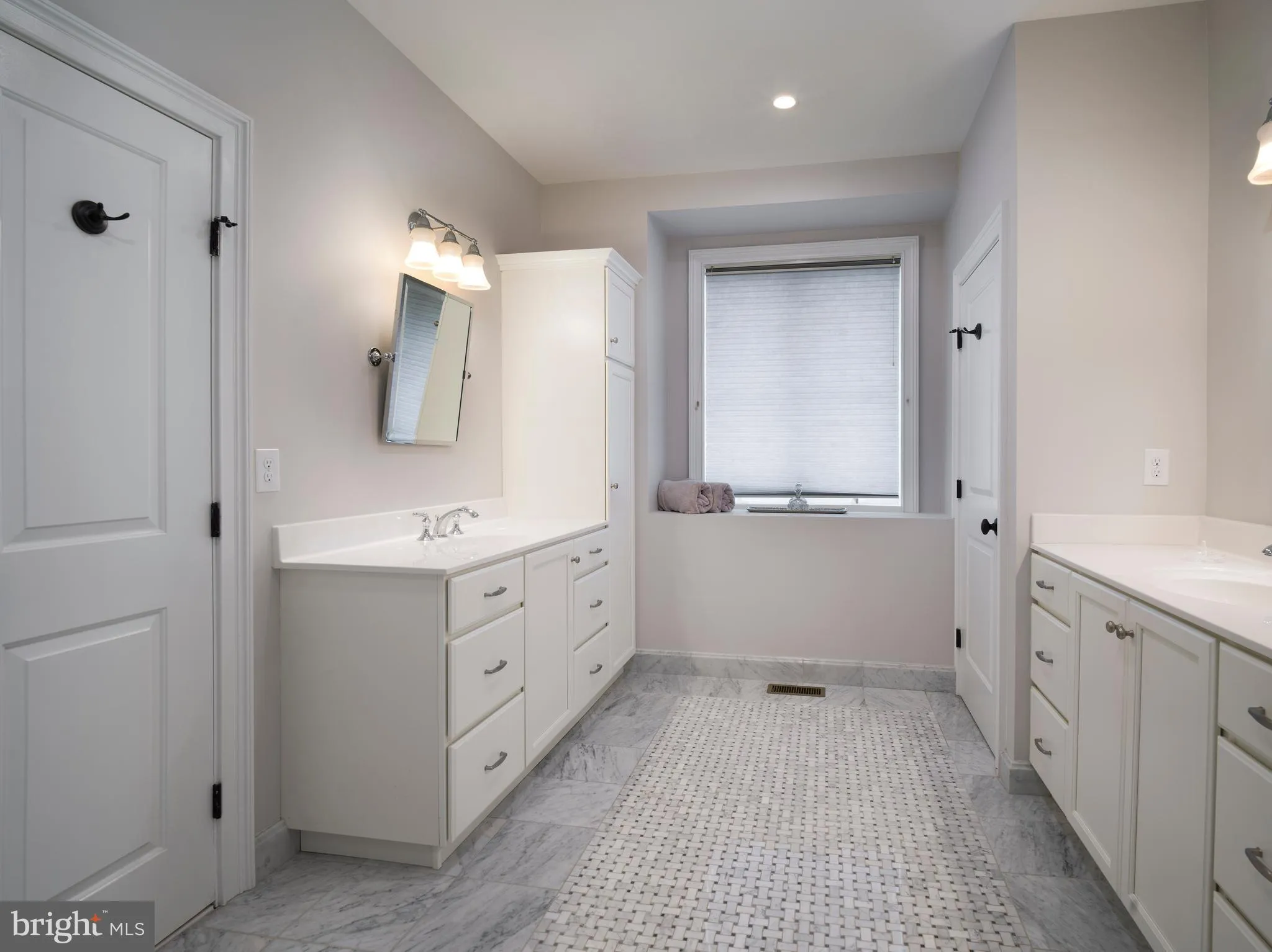 Wayne, Pennsylvania 19087, United States, 3 Bedrooms Bedrooms, ,4 BathroomsBathrooms,Residential,Pending,16183