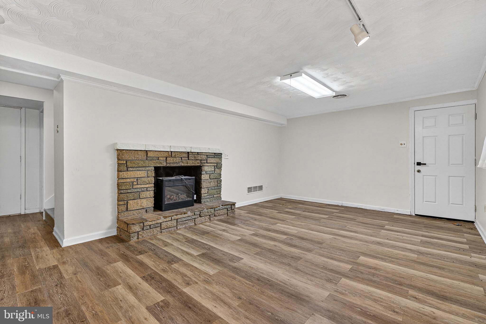 MEADOWOOD - Residential