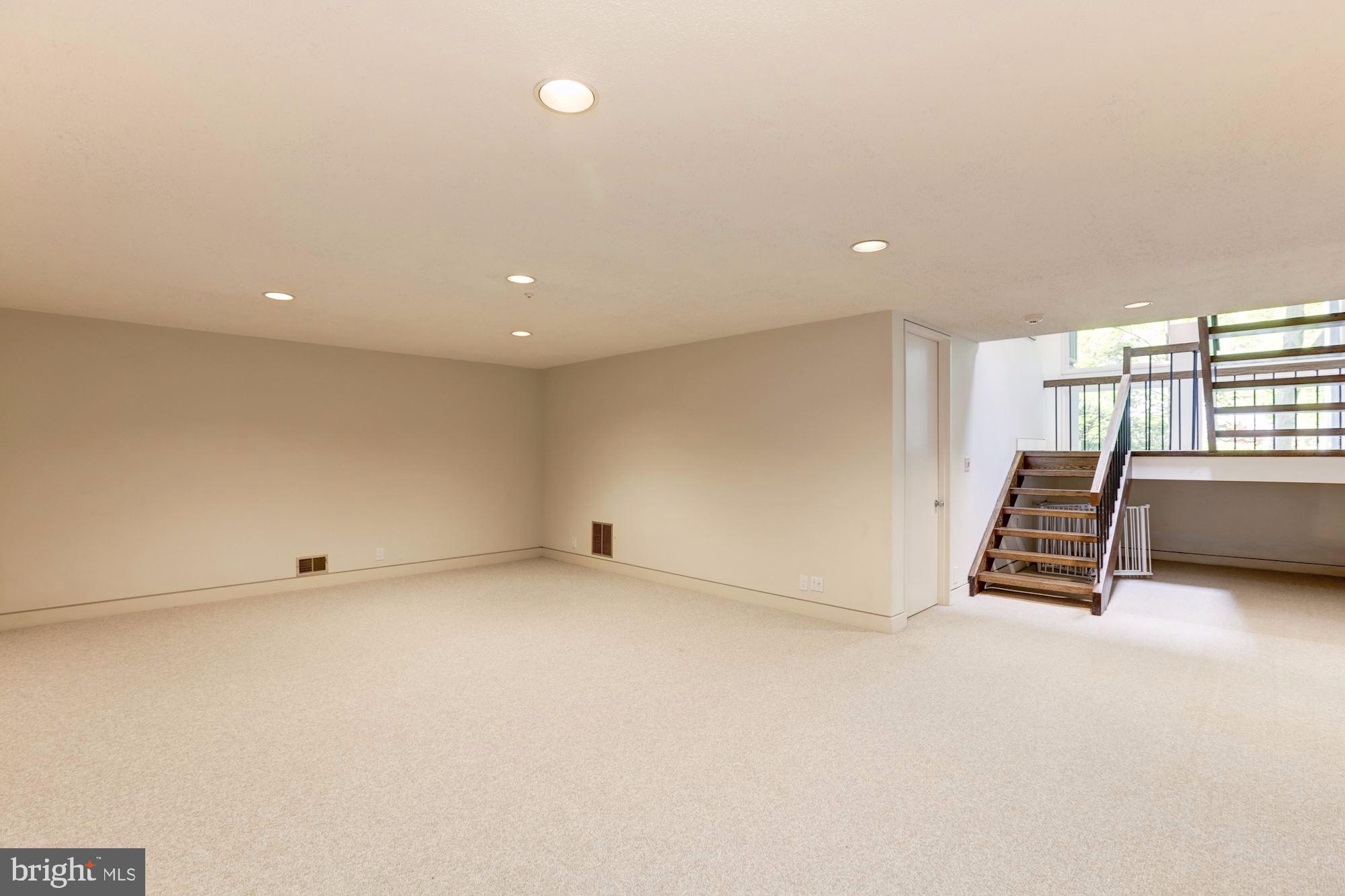 BETHESDA OUTSIDE - Residential