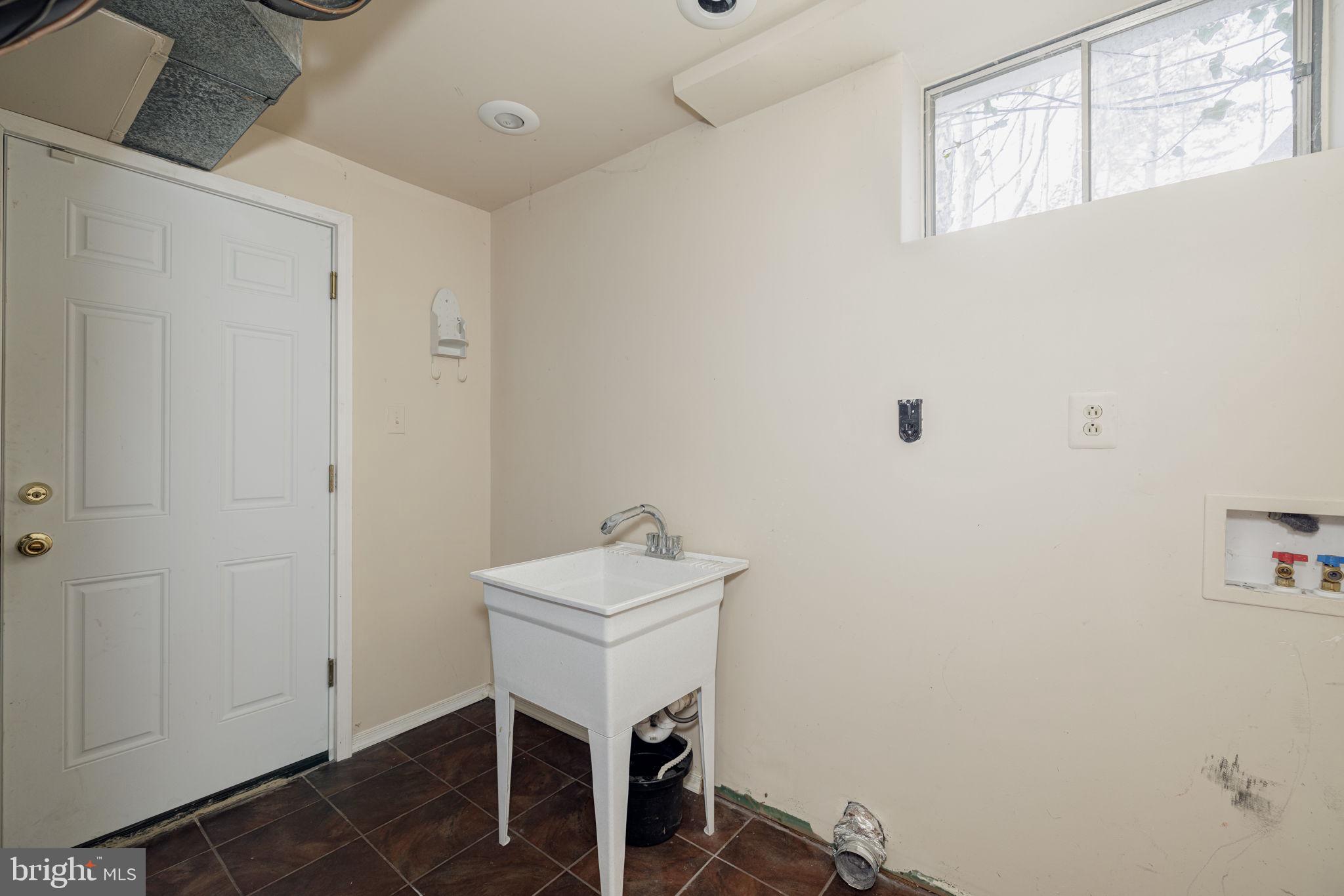 AFTON GLEN - Residential Lease