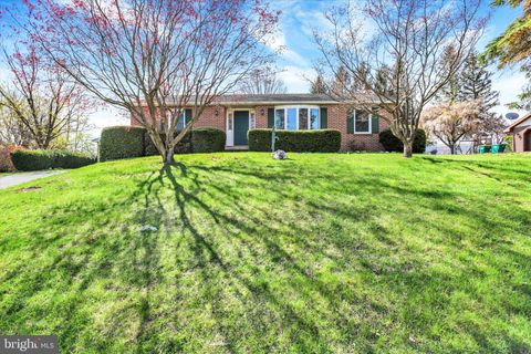 Photo of 8 Dogwood Drive, MT HOLLY SPRINGS, PA 17065 (MLS # PACB2052602)