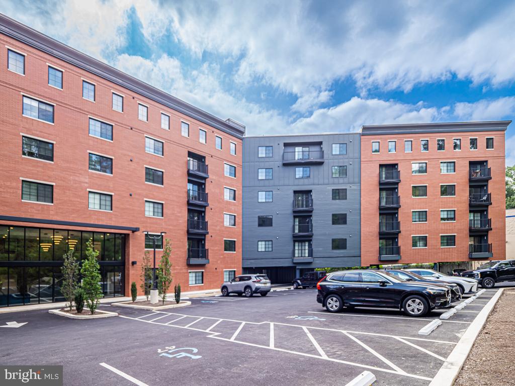 ROXBOROUGH - Residential Lease