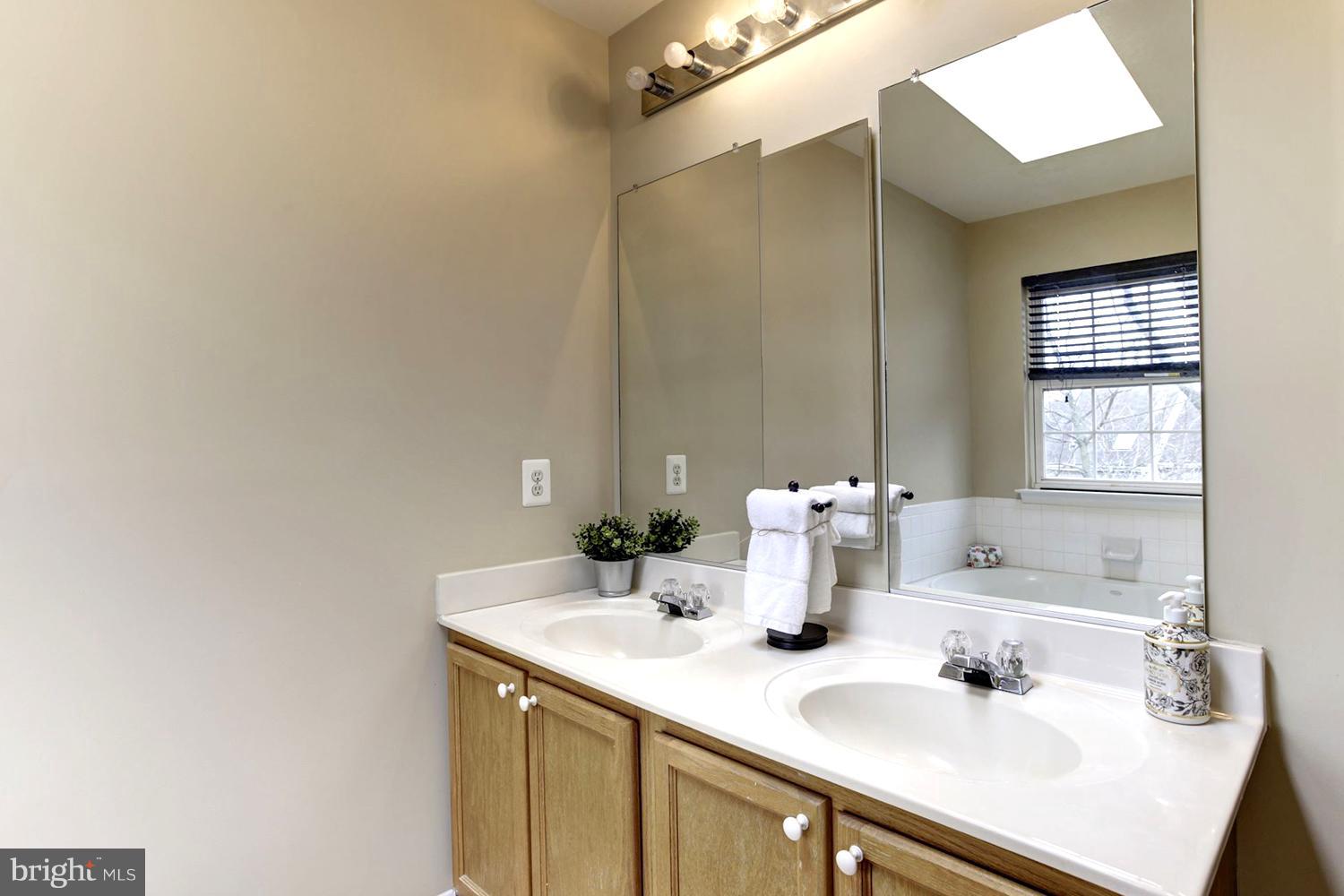 RIVER OAKS - Residential