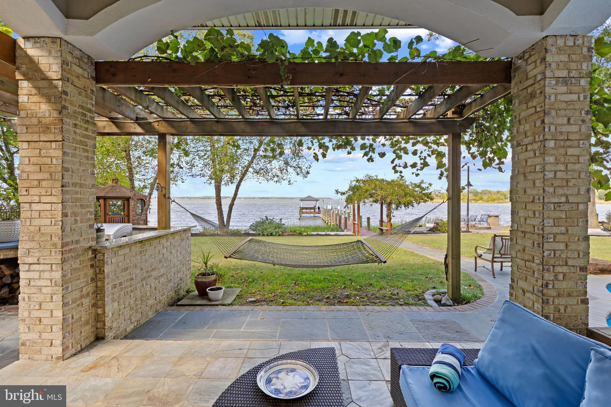 SHADY SIDE - Residential