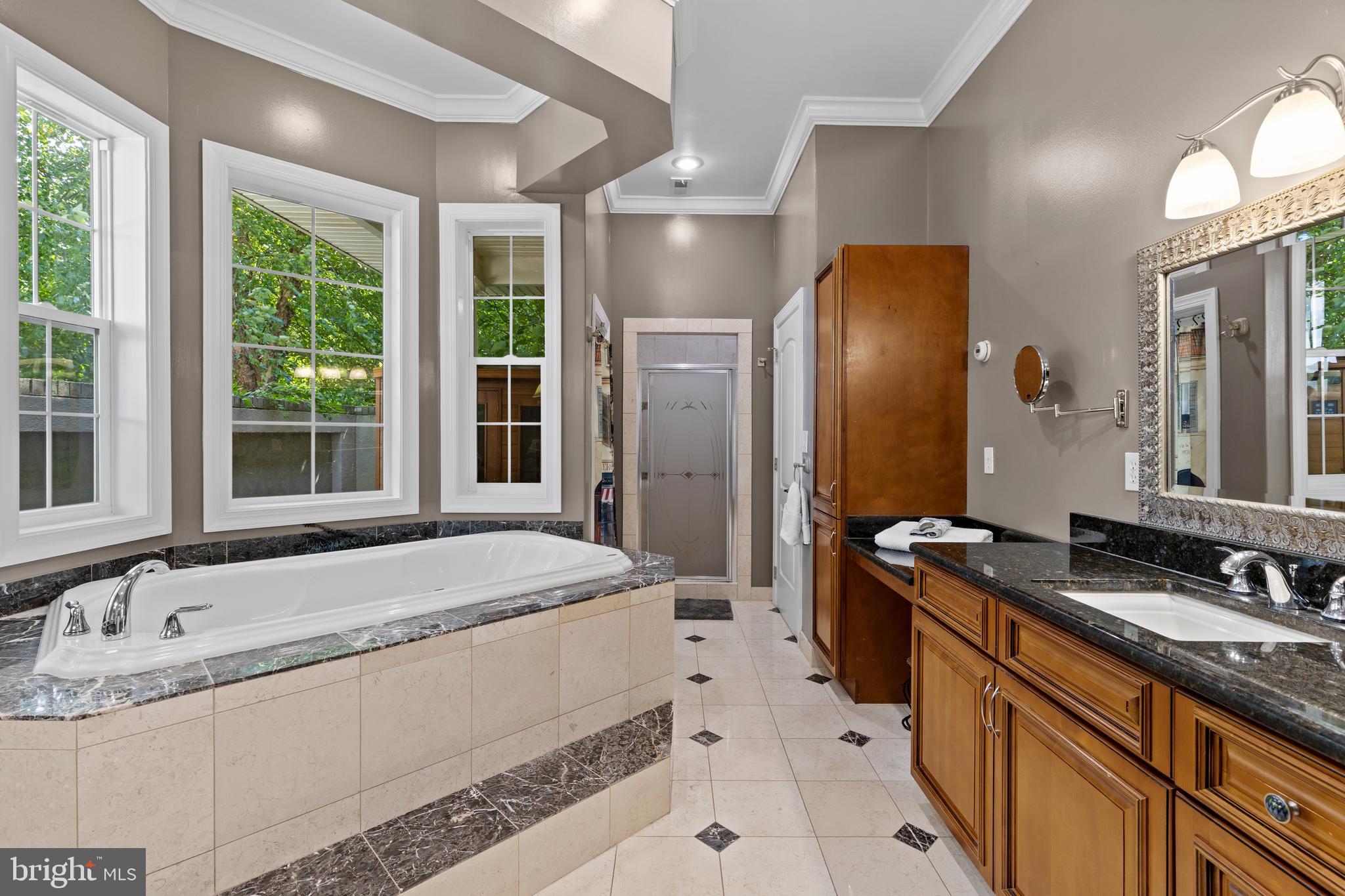 SHADY SIDE - Residential