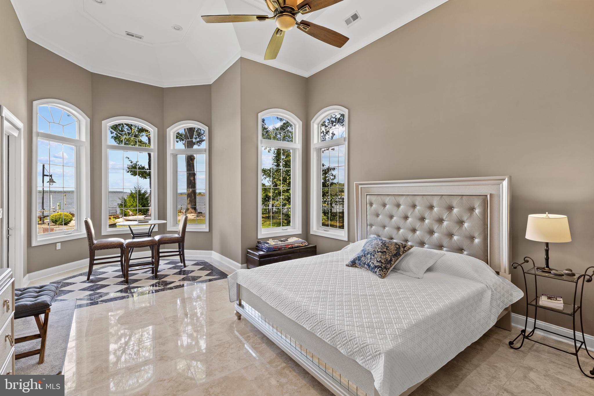 SHADY SIDE - Residential