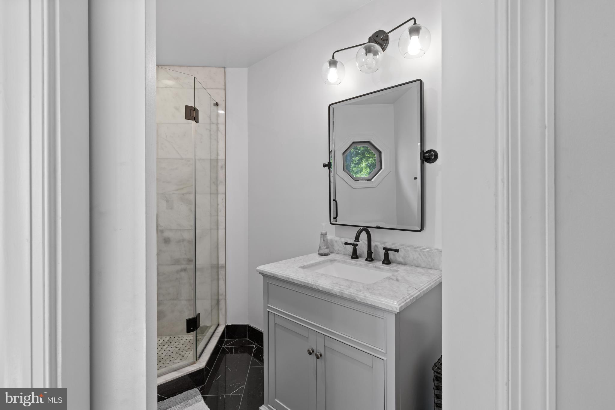 SHADY SIDE - Residential