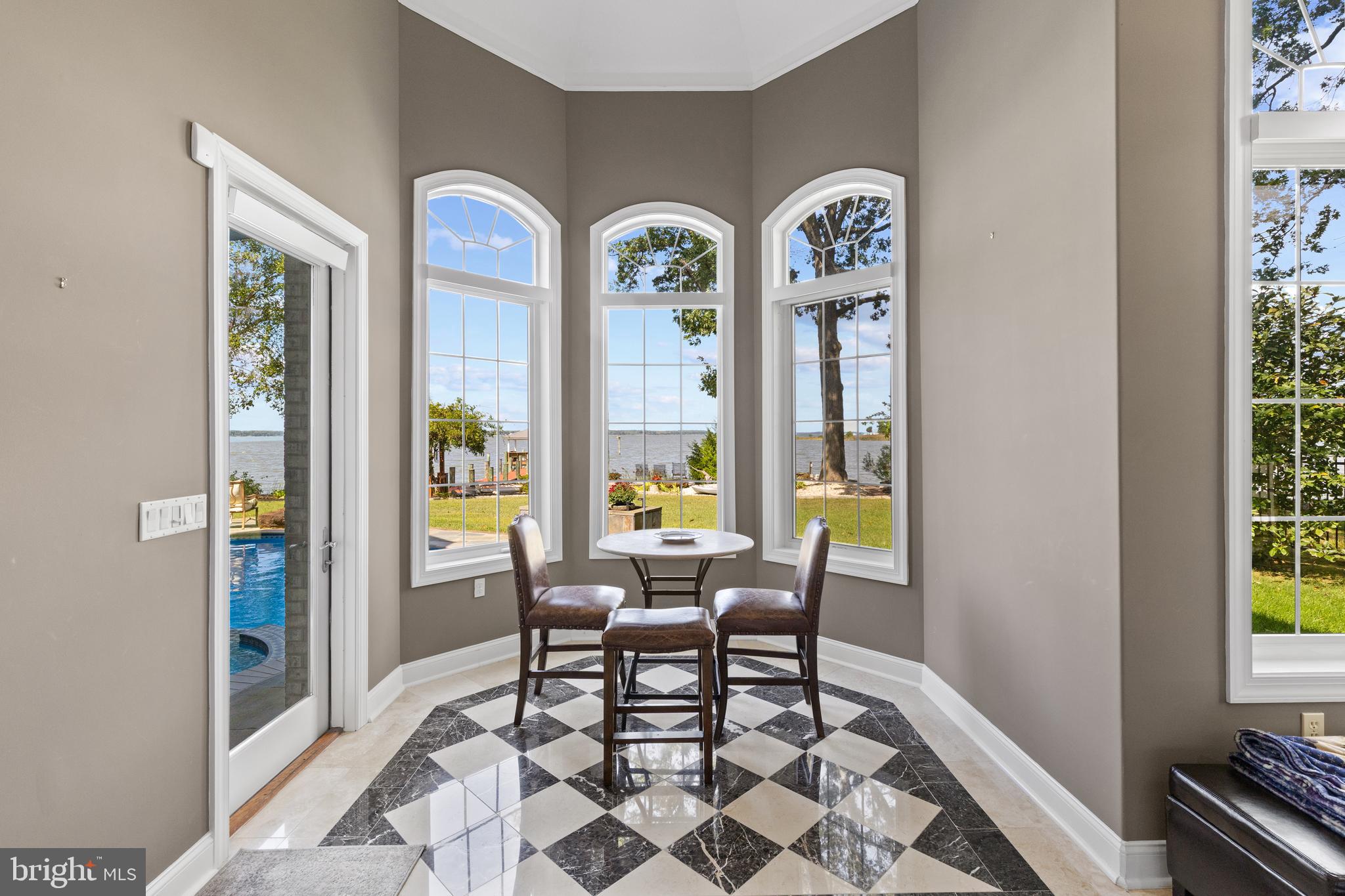 SHADY SIDE - Residential