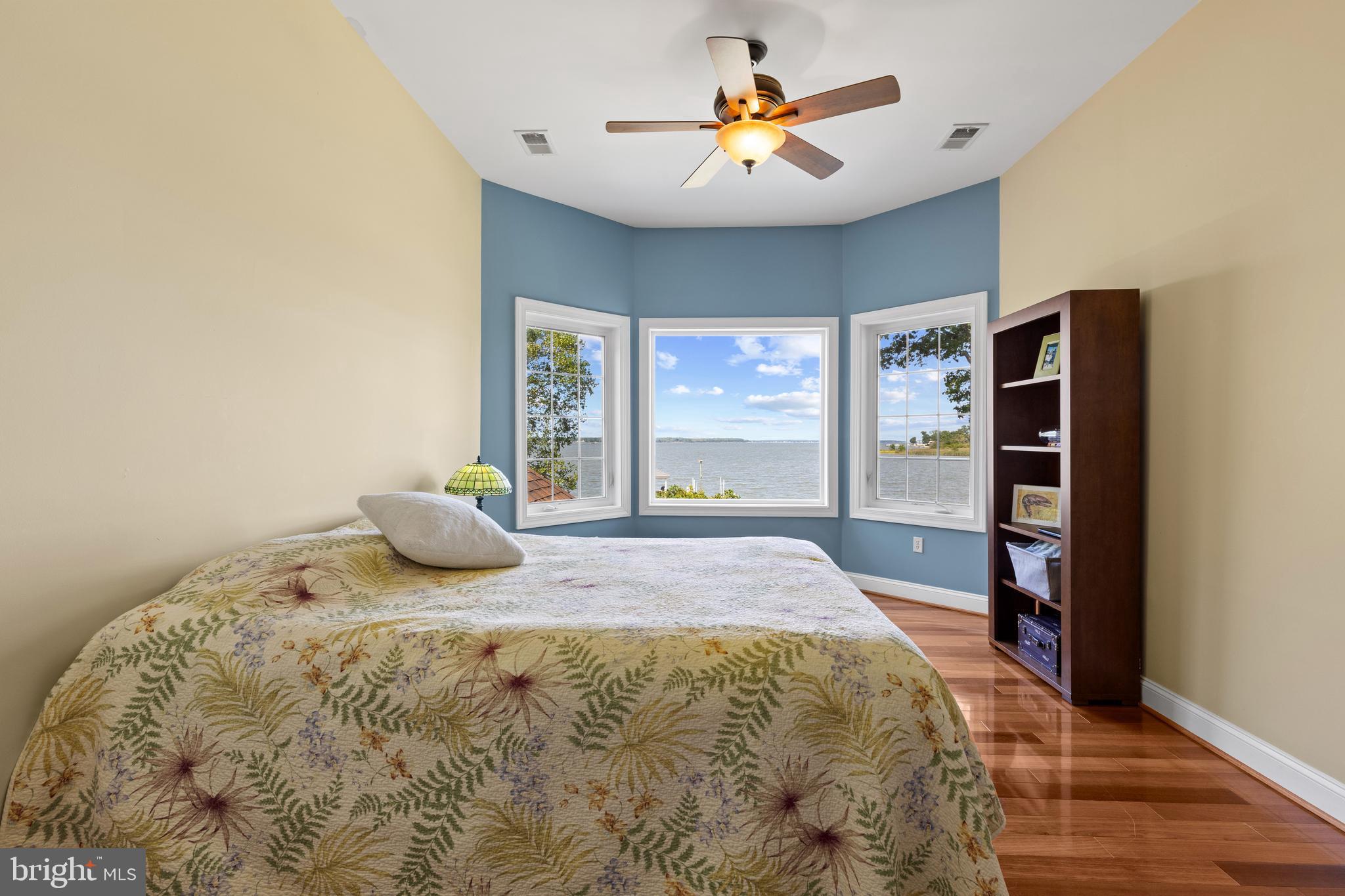 SHADY SIDE - Residential