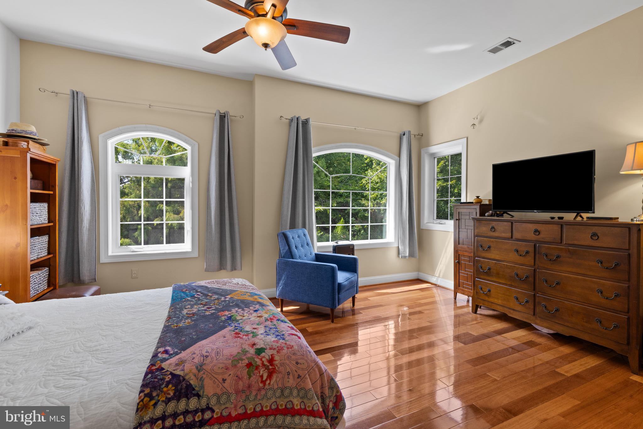 SHADY SIDE - Residential