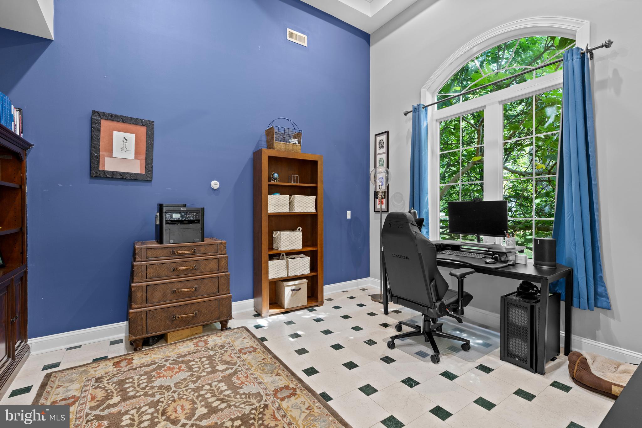 SHADY SIDE - Residential